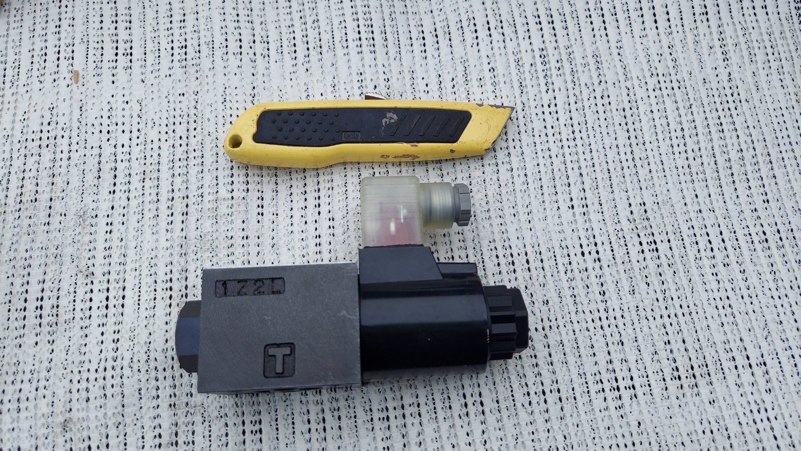 New Daikin KSO-G02-2BP-30-CLE Solenoid Controlled Valve 36-1727