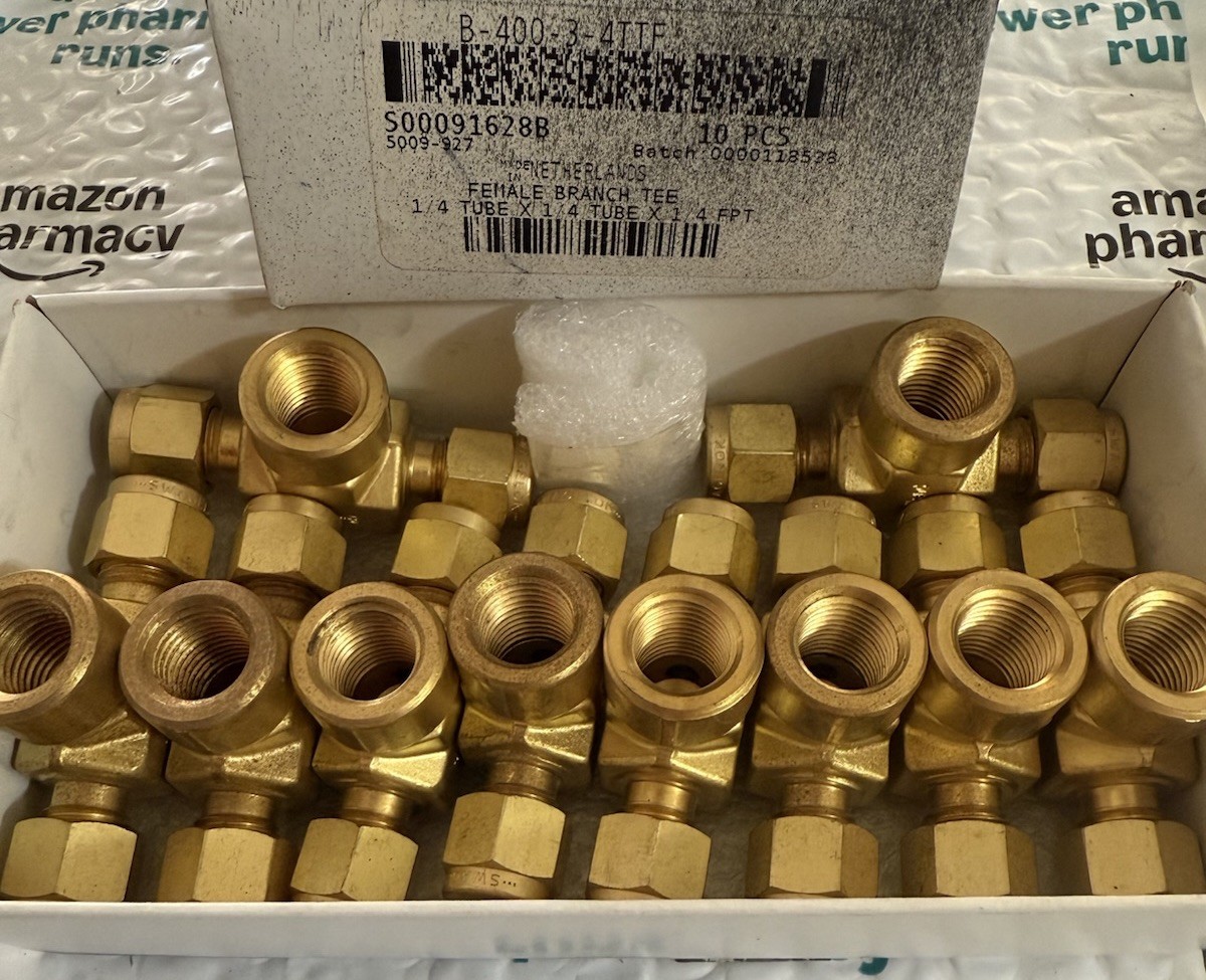 NEW LOT OF 10 SWAGELOK B-400-3-4TTF FEMALE BRANCH TEE 1/4