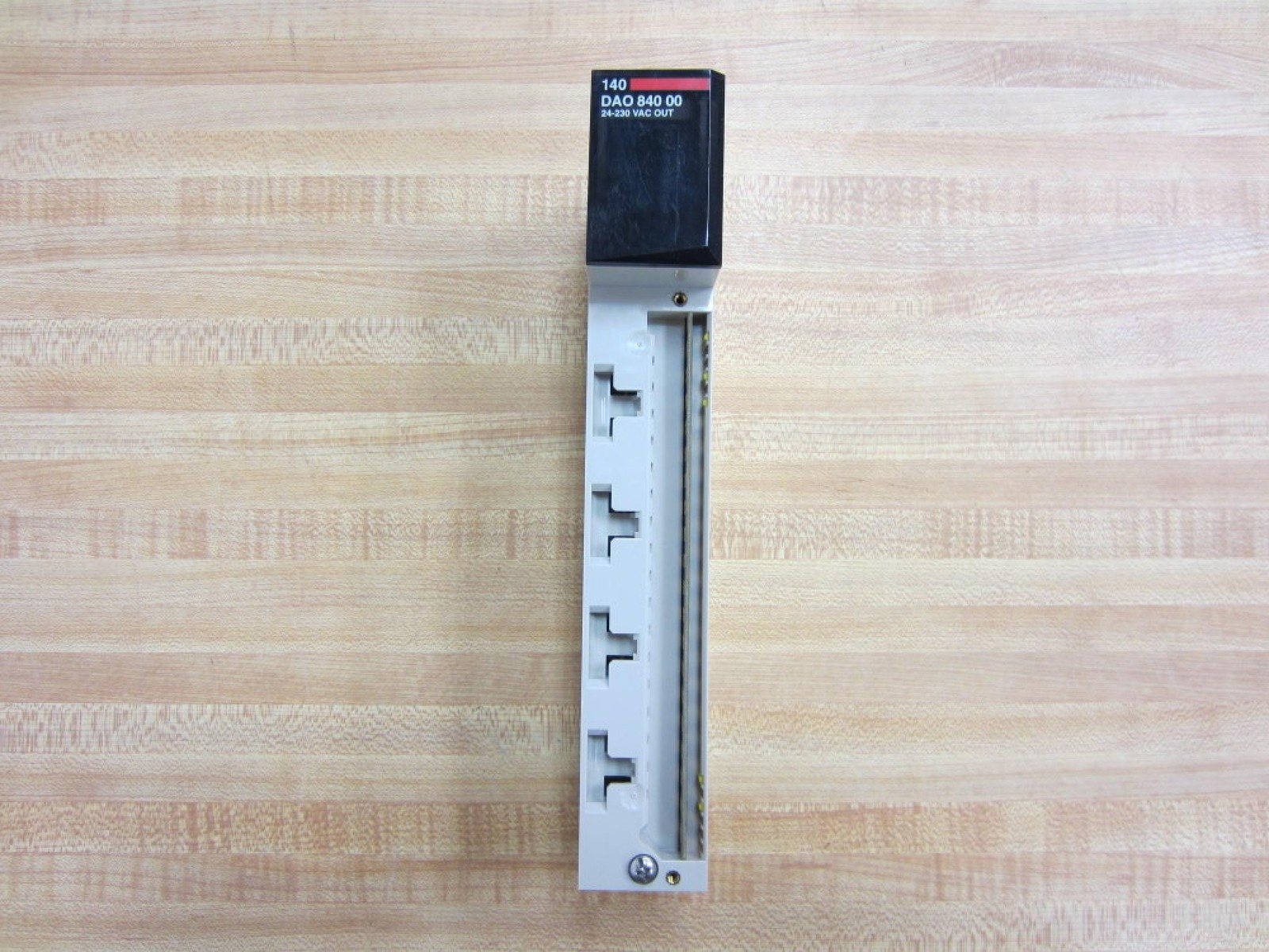 AEG 140 DAO 840 00 Schenider Modicon 140DAO84000 Module