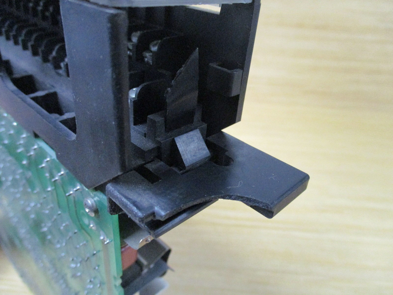 Fanuc IC697MDL340 Output Module D5B7A2, Chipped