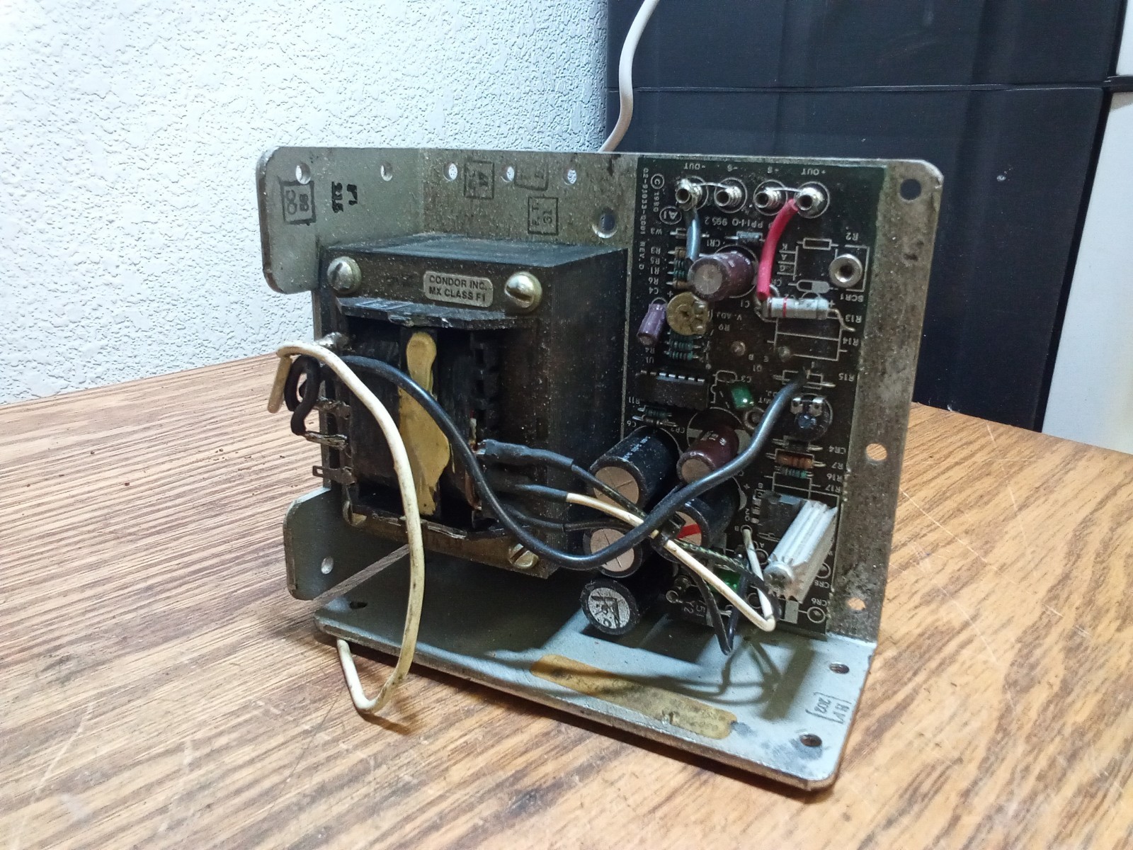 Condor HC12-3.4A+ DC Power Supply