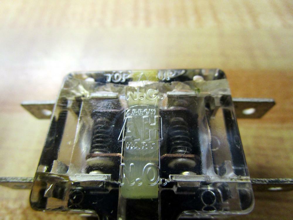 Arrow Hart H&H Carrier HN79LC-150 Contact Block HN79LC150