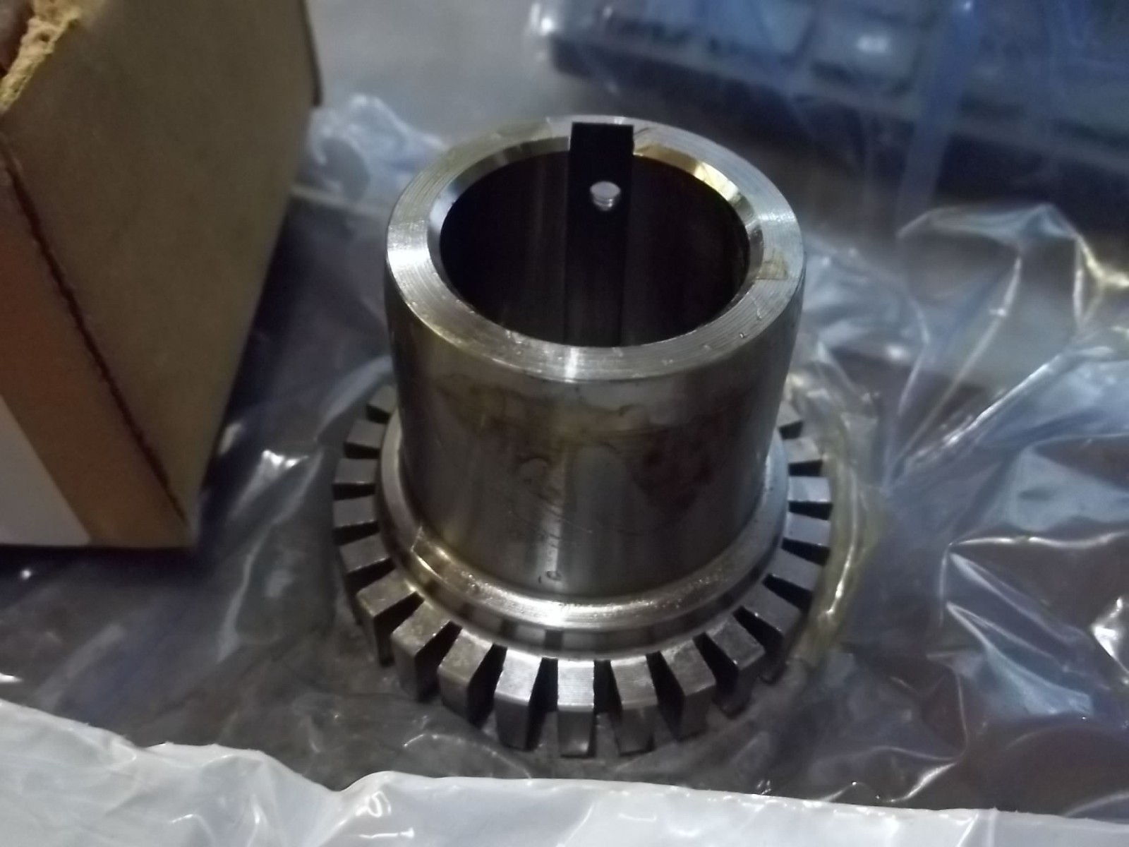 NIB FALK 0704593 1020T HUB 1.125″ BORE W/ SEAL KIT (WL63-3)