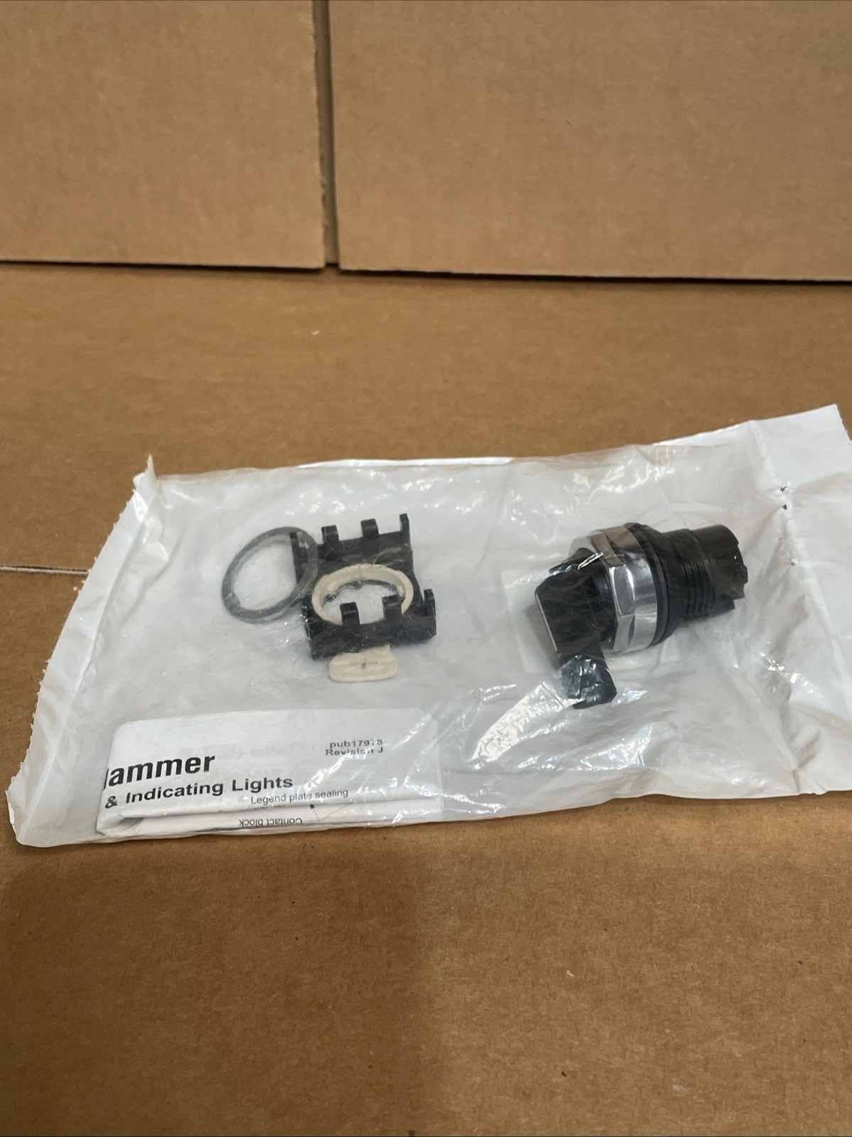 NEW Cutler Hammer E22VH1 3-Position Lever Selector Switch Black