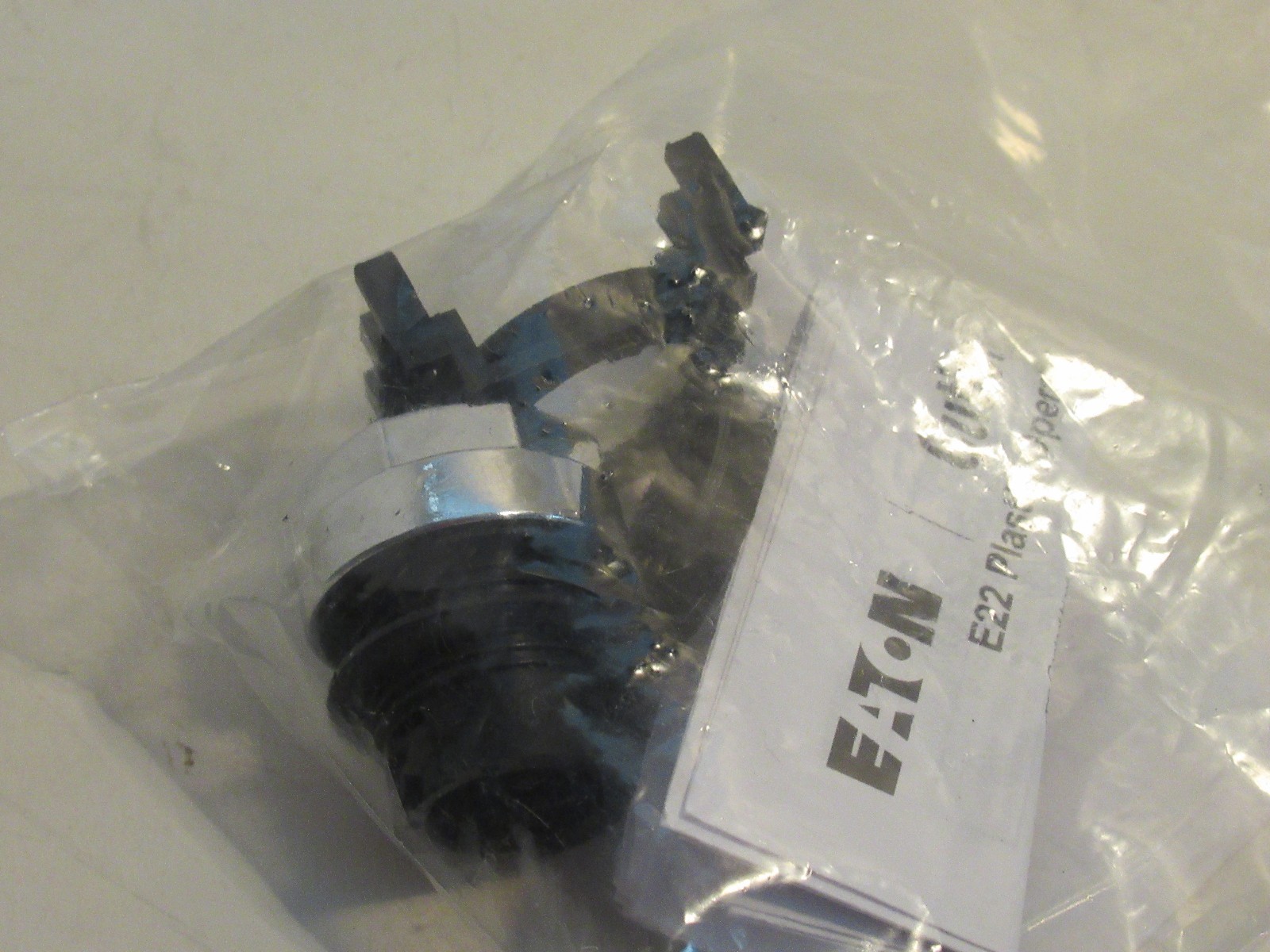 EATON / CUTLER HAMMER E22P3 SER. A2 25mm NON ILLUMINATING FLUSH PUSHBUTTON NEW