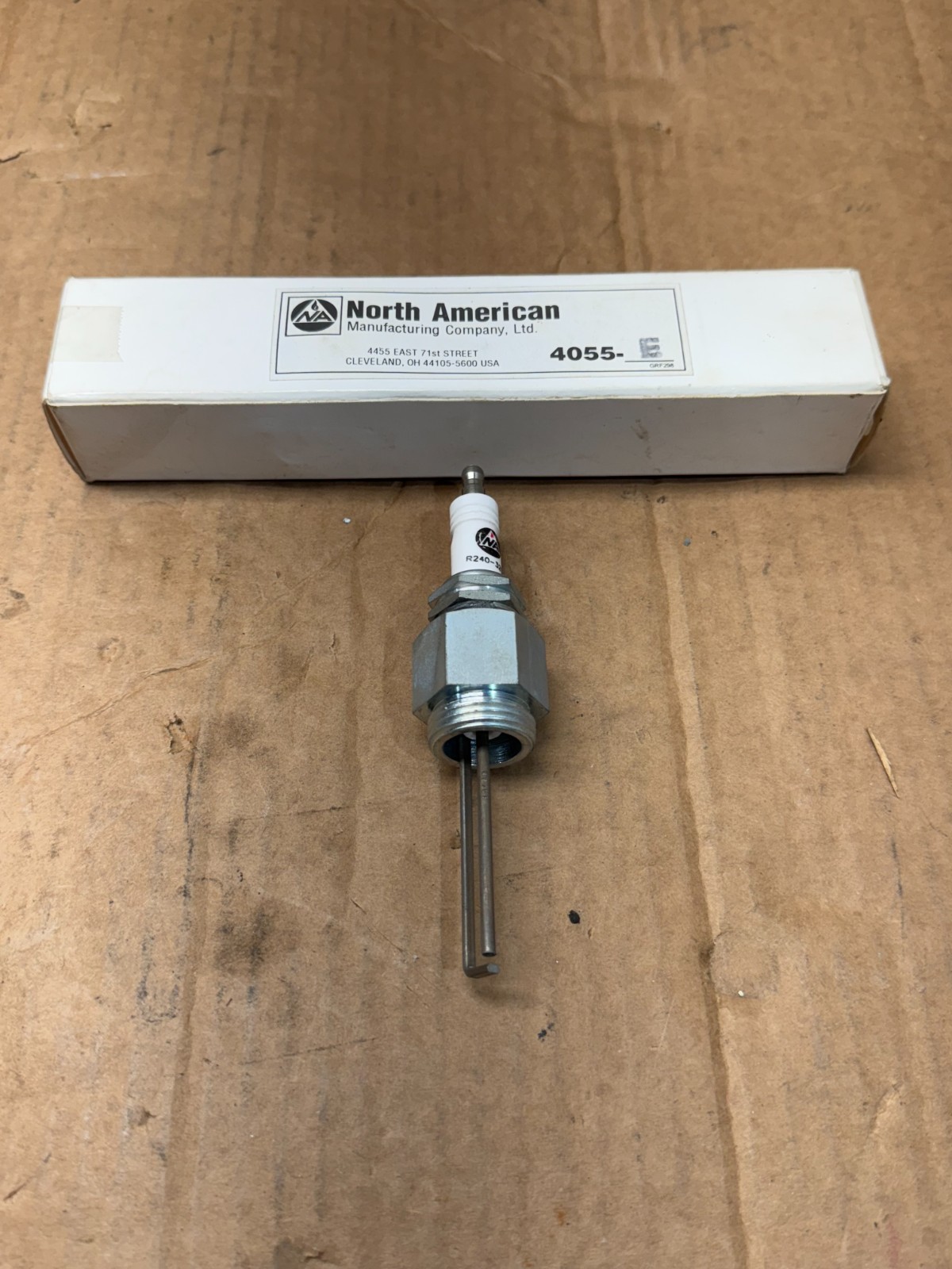 NEW IN BOX NORTH AMERICAN DIRECT SPARK IGNITOR 4055-E
