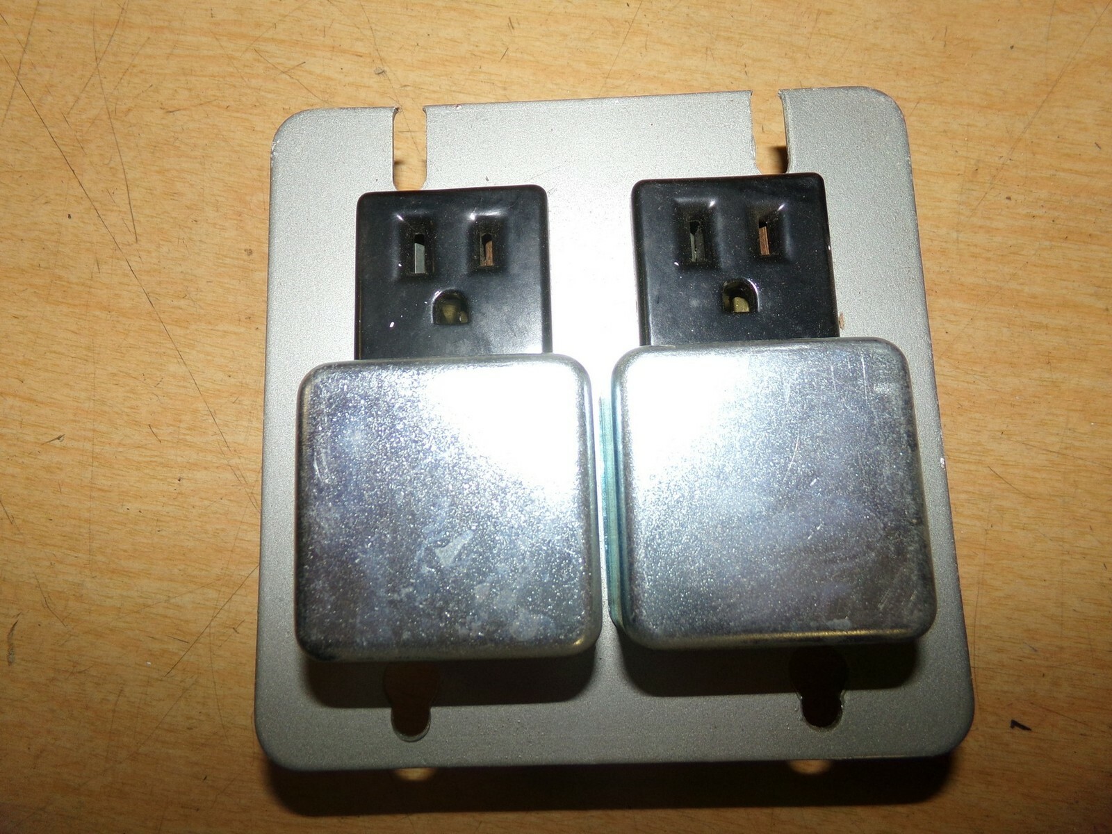 NEW Dual Electrical Outlet 15A 125V *FREE SHIPPING*