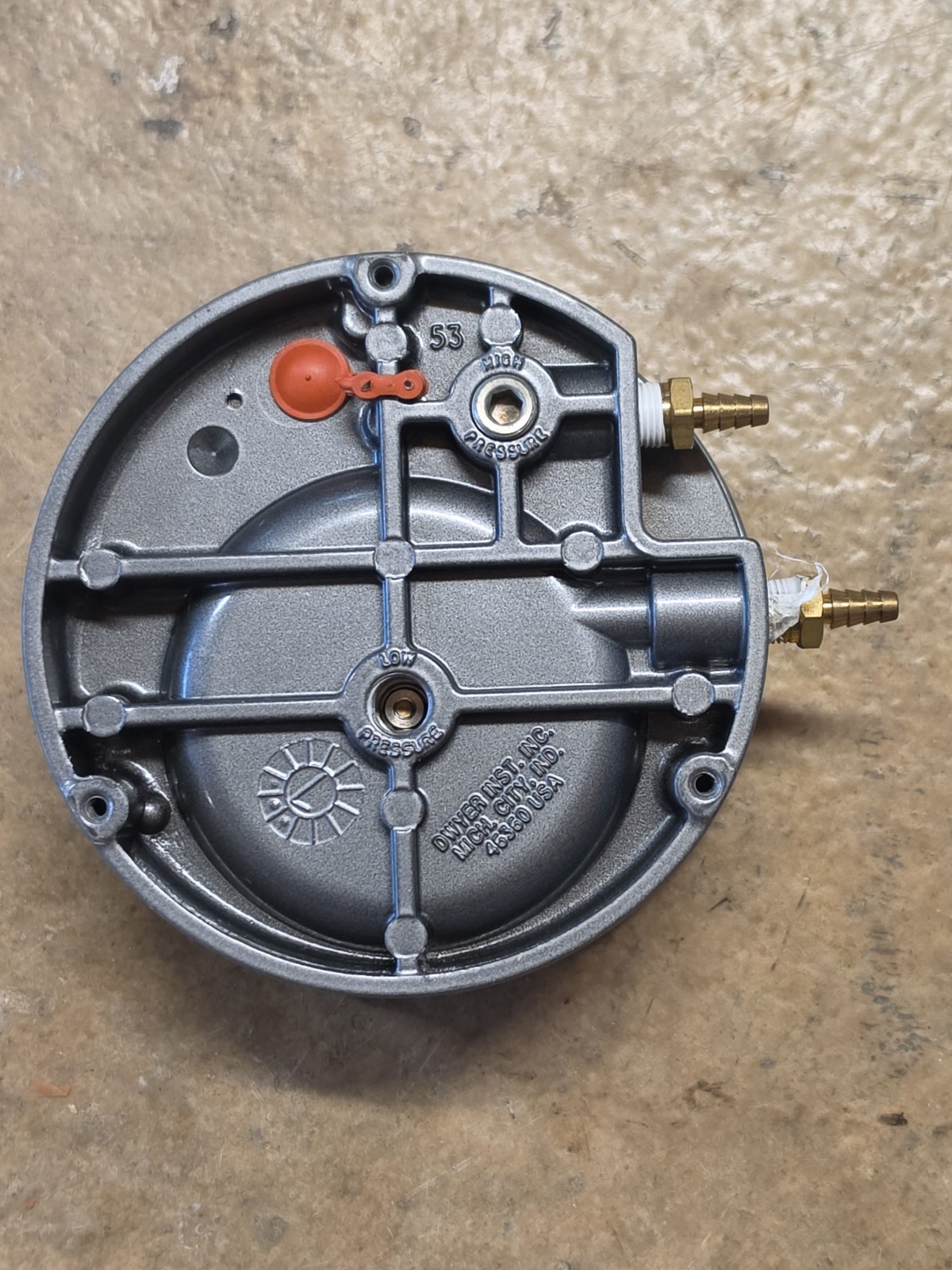Dwyer Magnehelic 2001 Pressure Gauge 0-1 Inches of Water 15PSIG MAX