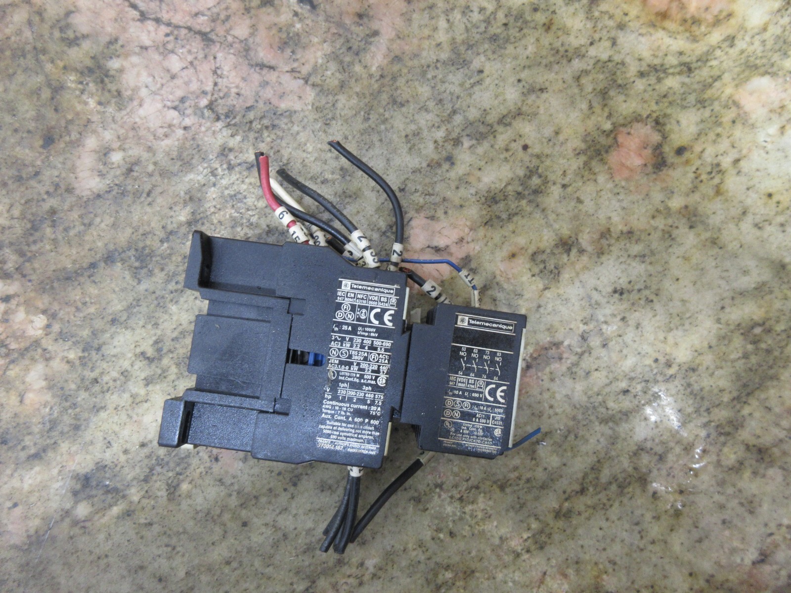 TELEMECANIQUE CONTACTOR LA1 DN40 LC1 D09 10