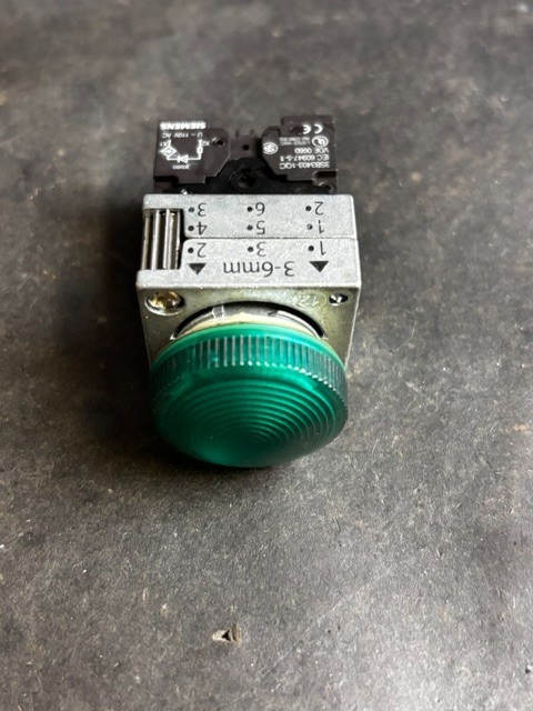 SIEMENS 3SB3403-1QC GREEN PILOT LIGHT ($10 OBO)