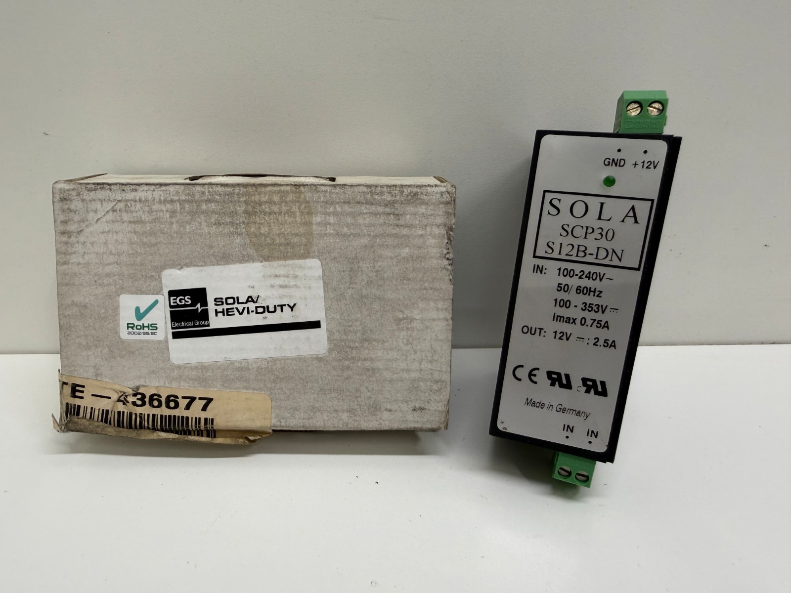 NEW IN BOX! SOLA 100-240V POWER SUPPLY SCP30S12B-DN