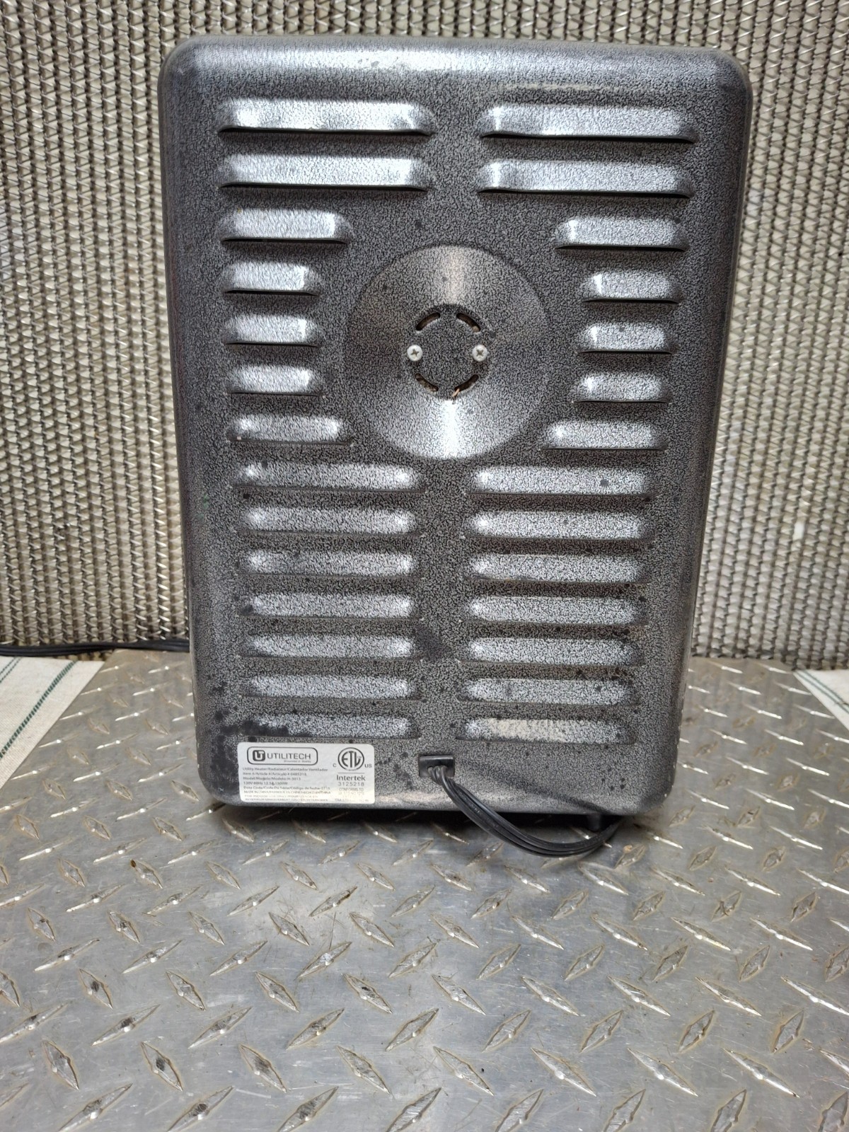 Utilitech H-3013 1500Watt Utility Electric Fan Space Heater w Thermostat 0485218