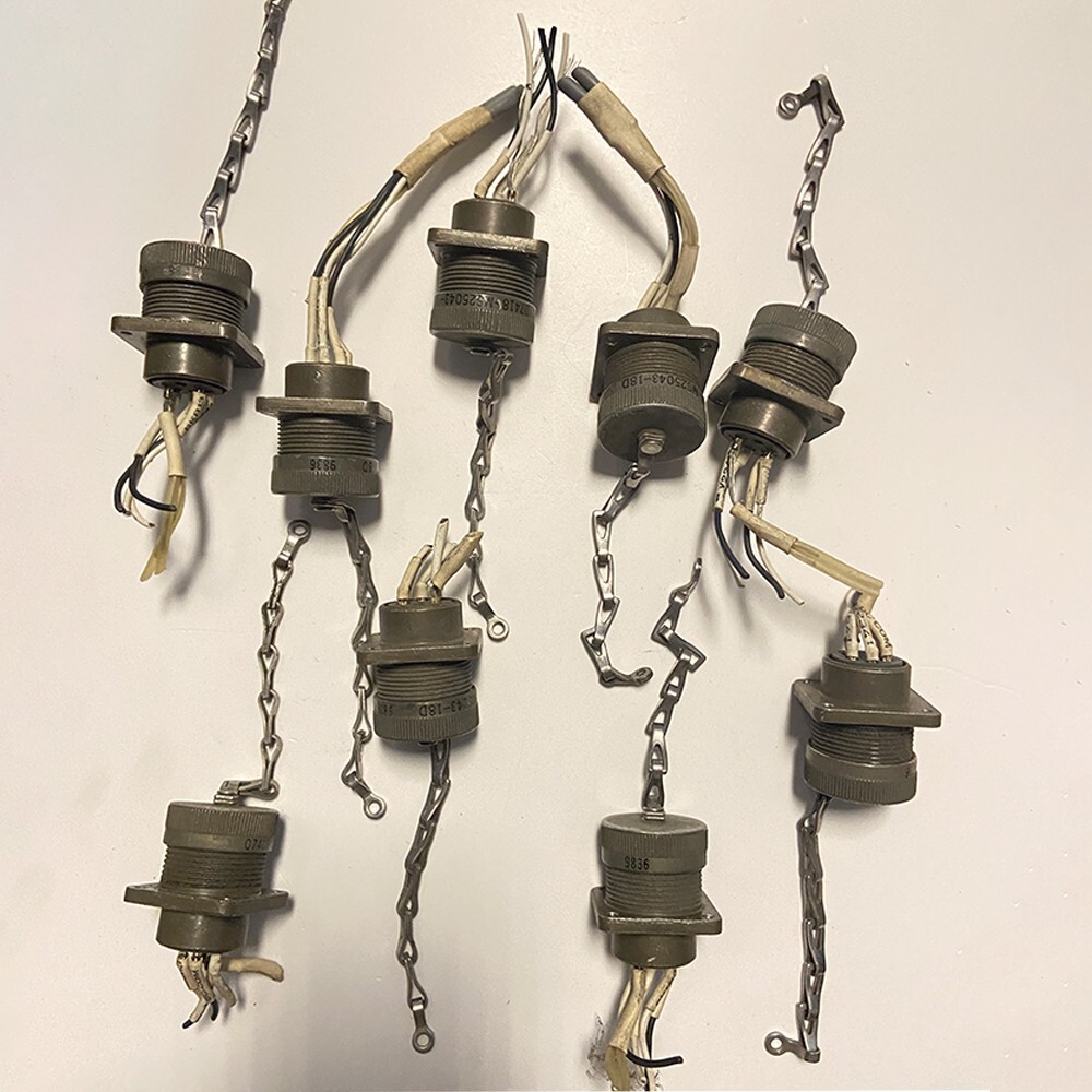 A lot of 9 Amphenol 9836 Cannon Connector 07418-MS25043-18D