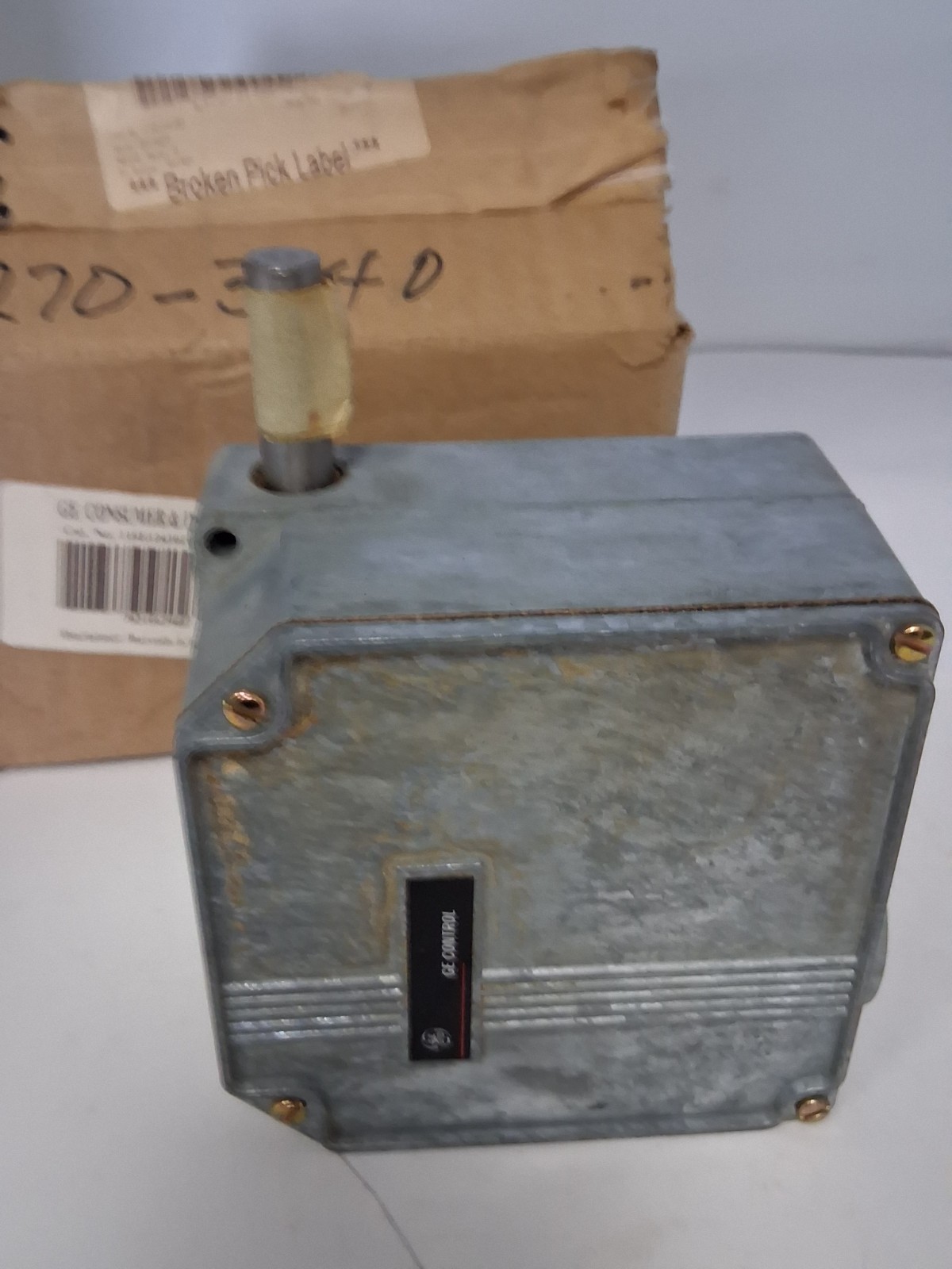 GENERAL ELECTRIC CR115E124102 LIMIT SWITCH GEARED ROTARY 2NO/2NC SHAFT ON R NIB