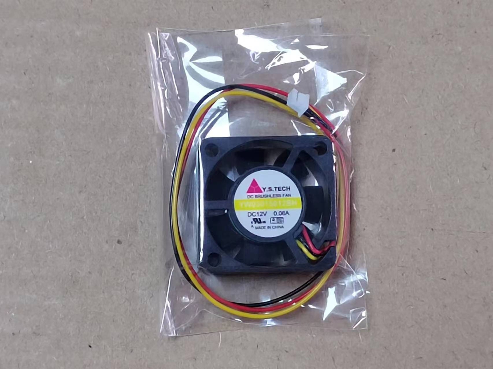 Y.S.TECH YW03015012BH DC12V 0.06A 3CM hard disk box graphics card cooling fan