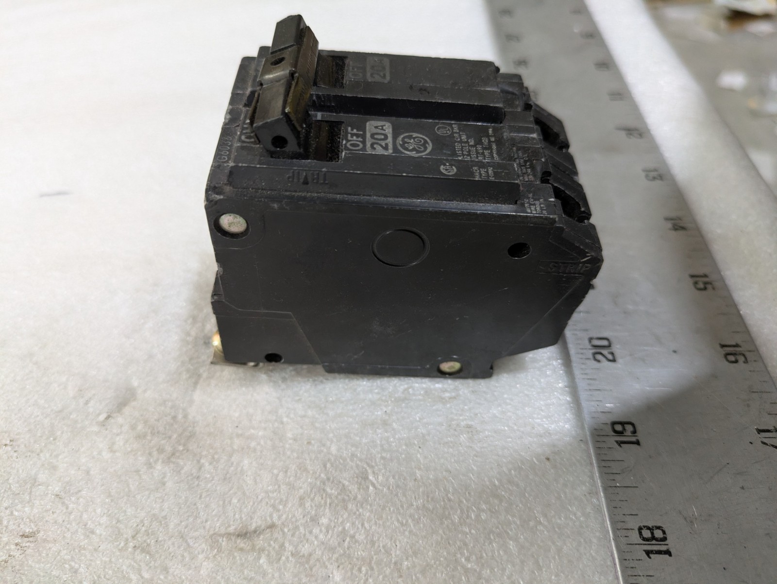 GE 20A 2-Pole Circuit Breaker 120/240V Plug-In Type Q-Line RT-690 Used