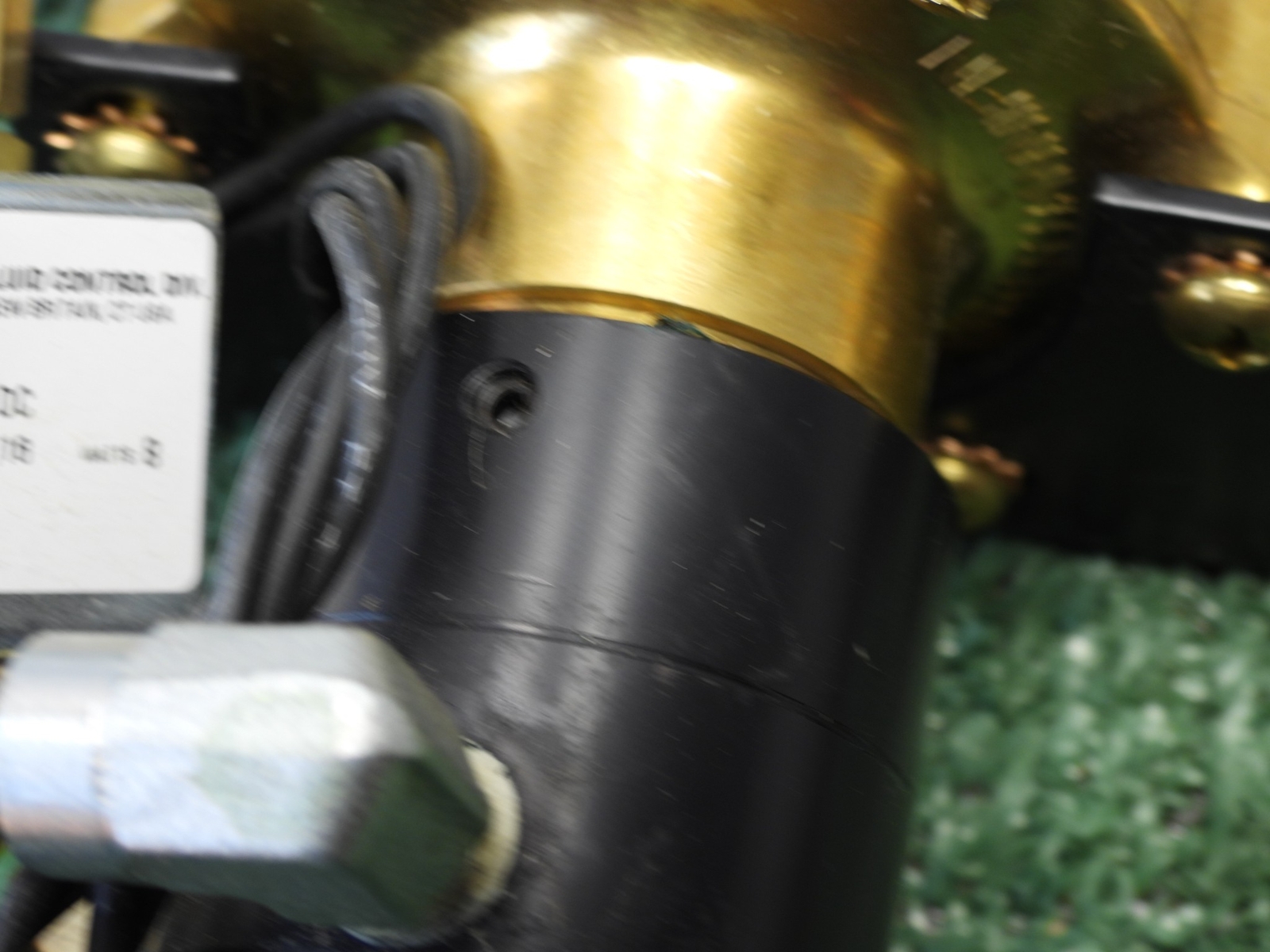 Parker Hot Water Heater Valve, 24V Solenoid, 1-3/8″ Hose Connections, Brass
