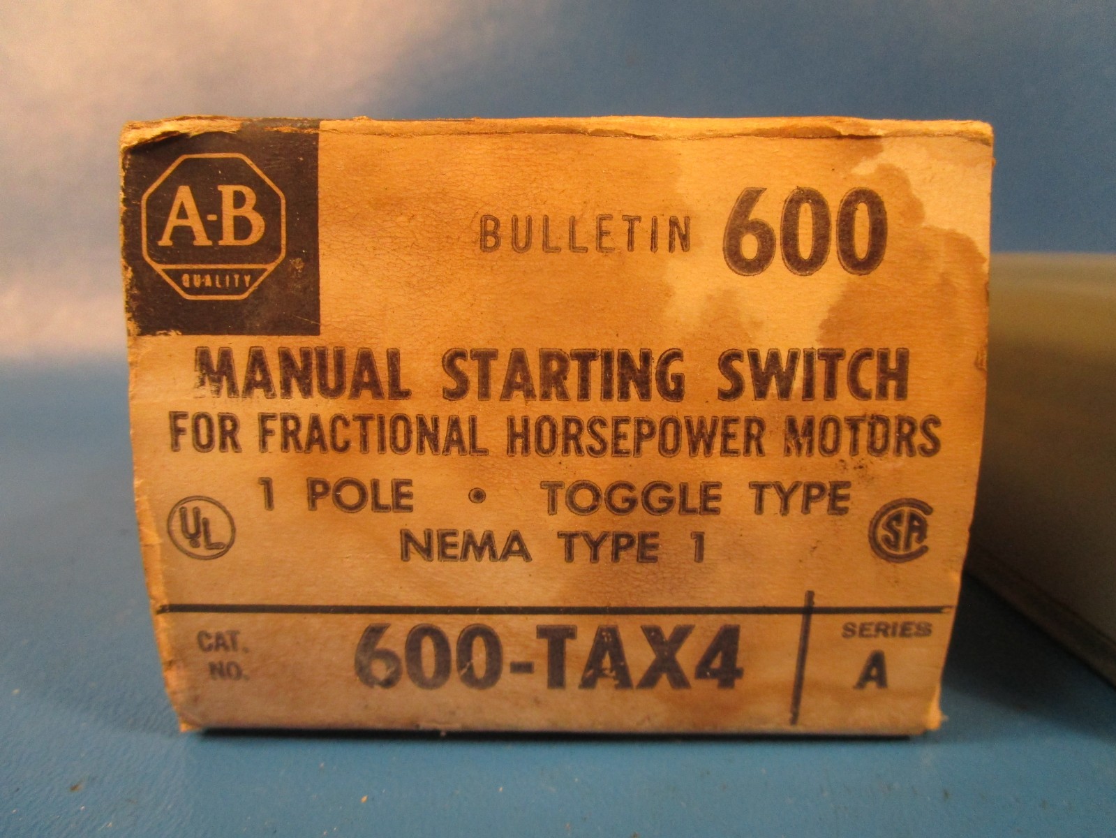 Allen Bradley 600-TAX4, TOGGLE STARTING SWITCH, MANUAL, 115-230 VAC 60 HZ