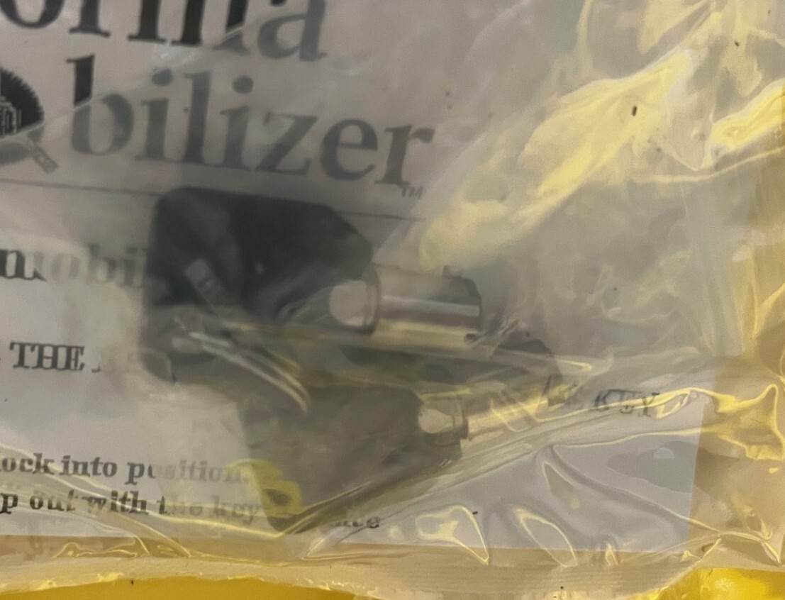 CALIFORNIA IMMOBILIZER CI00503 WHEEL CLAMP, TYPE B, WITH KEYS, 39C426, NEW!