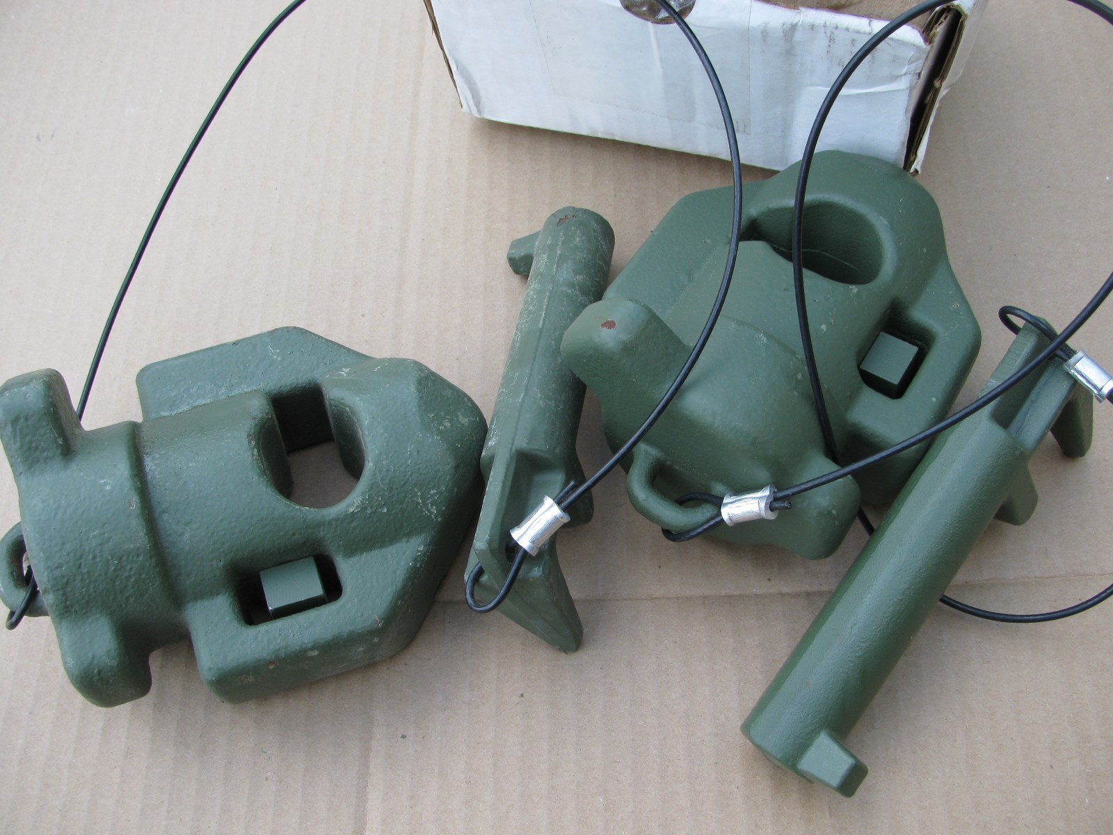 2 NOS CONTAINER LOCK ASSYS 1015-000S1 2590-01-062-3520