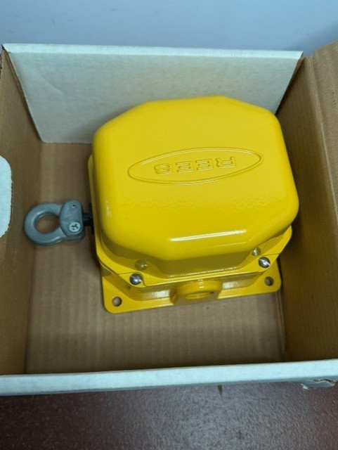 Rees 04944-700 Cable Operated Switch Automatic Reset 1NO 1NC With Box Yellow New