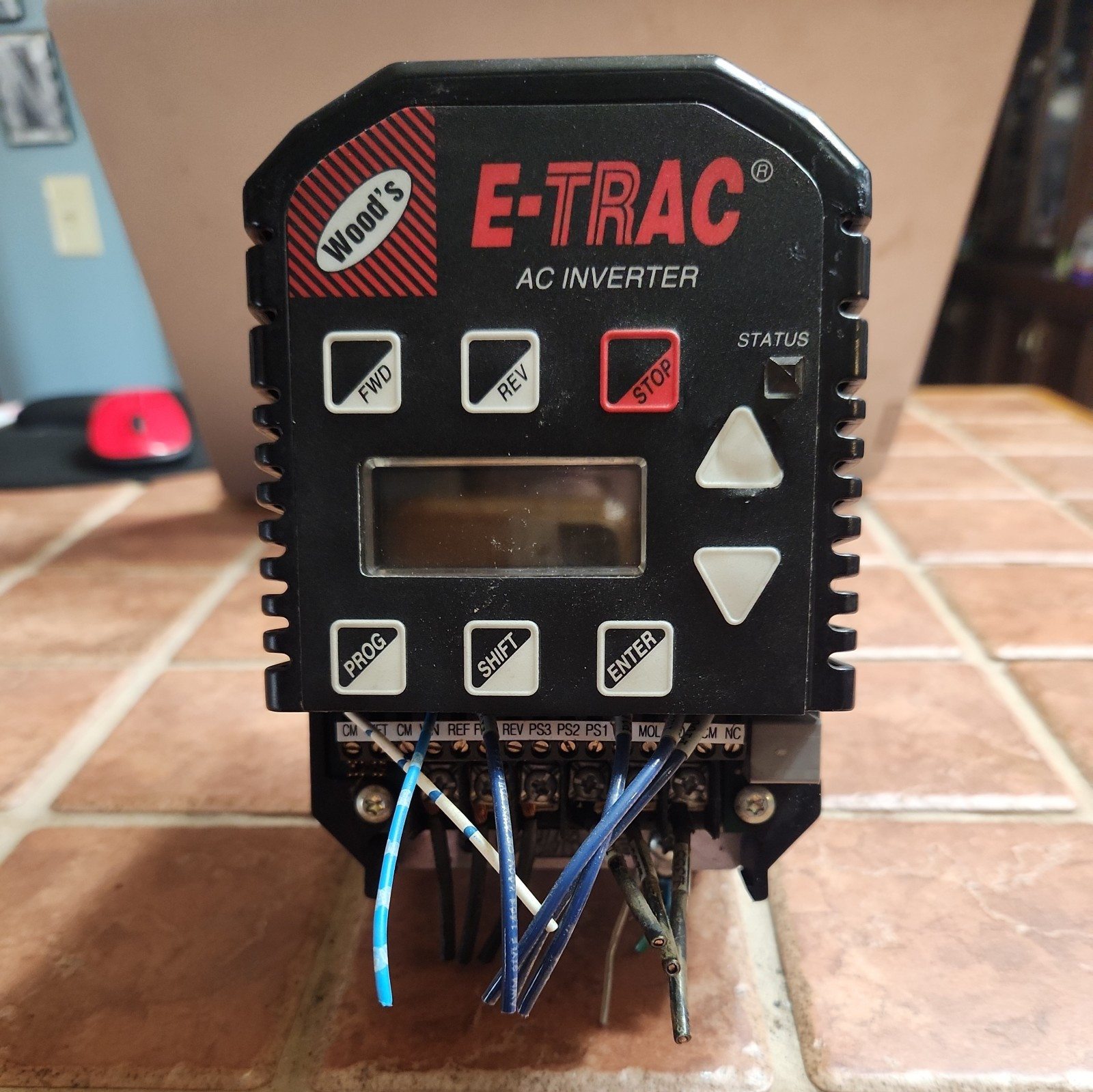 TB WOODS XFC4001-0B E-TRAC AC INVERTER 400-460V 50/6HZ 3PH 2.3A