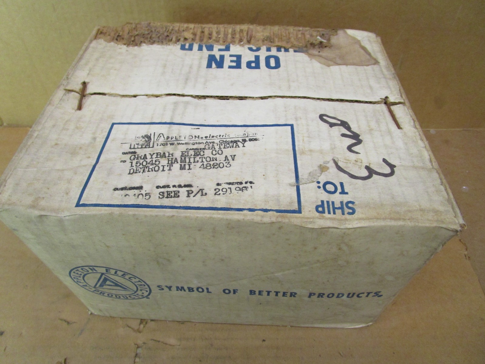 New Box of 25 Pieces Appleton 90 Degree Pulling Elbows MFL-100 1″ 51521LR