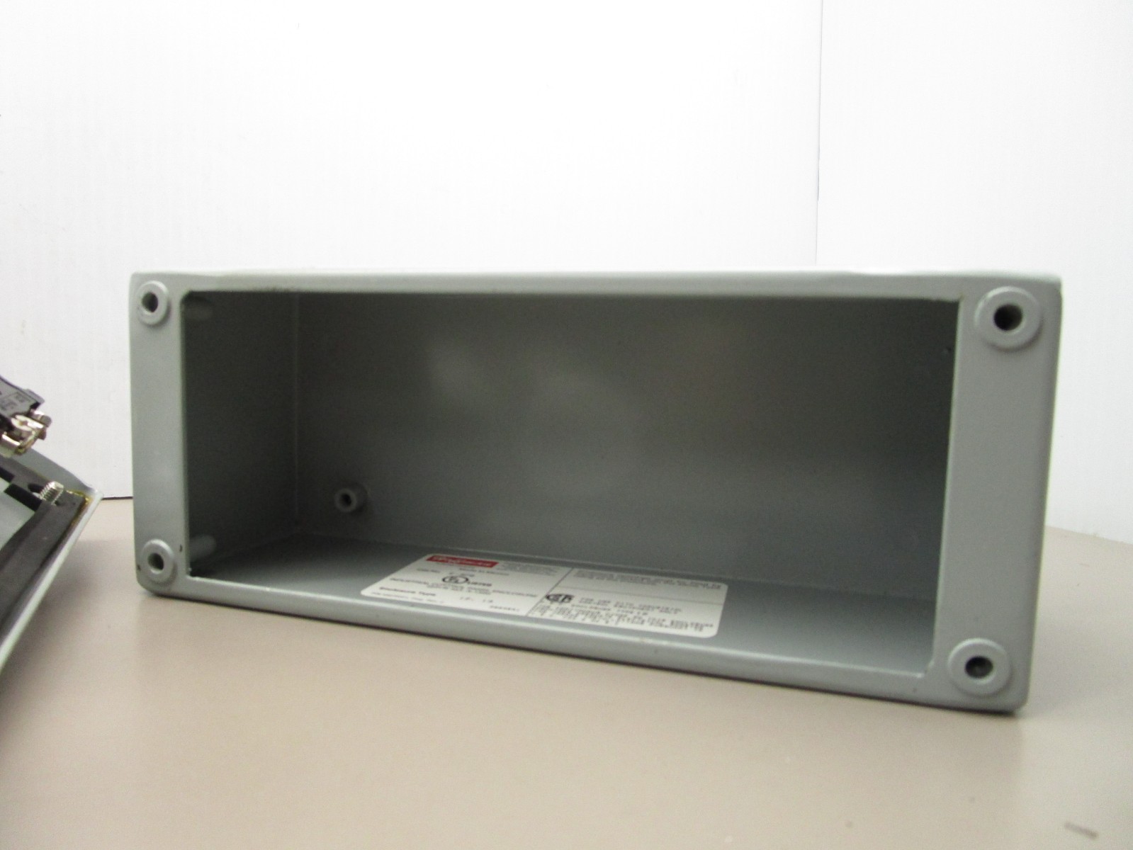 Hoffman E-3PB Push Button Enclosure with Switches OFF-ON / Start / Stop