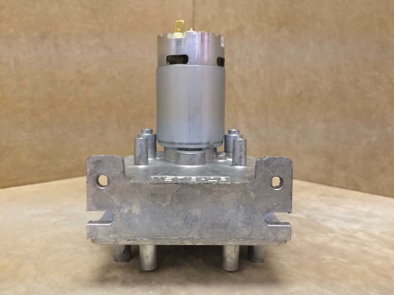Cole Parmer, Fisher Scientific motor D-3138-4 – 12V – 150 RPM ( no pump)
