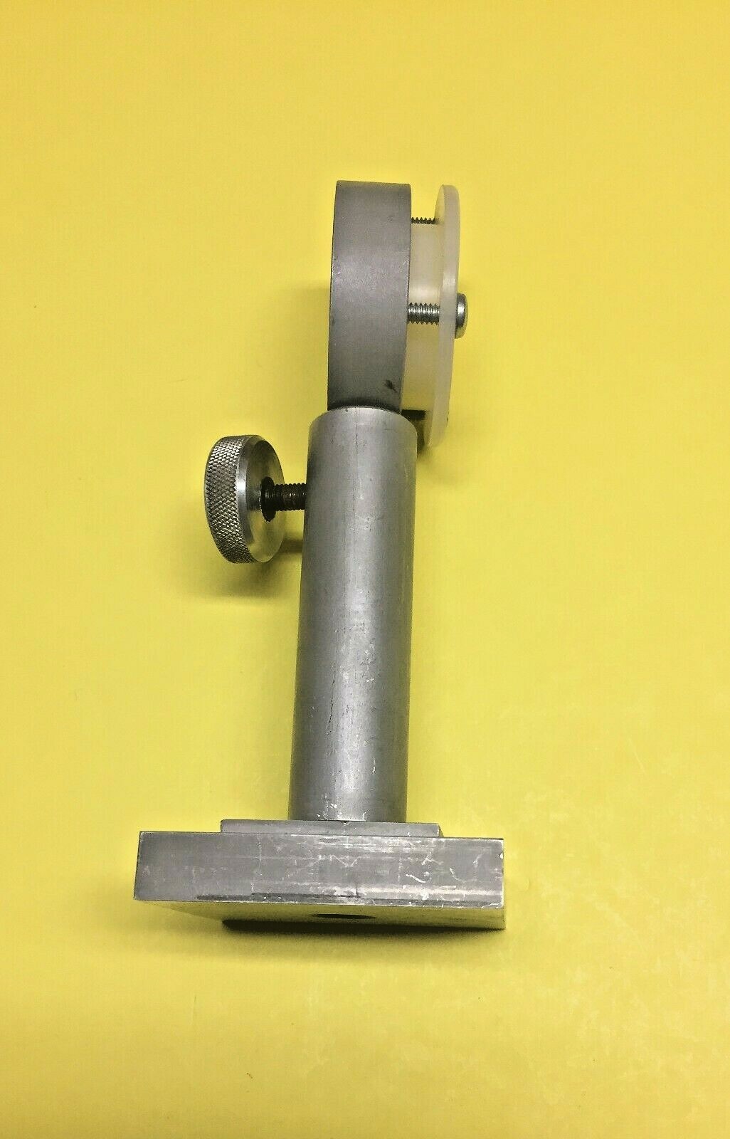 Mounted 1″ diameter lens on post in vertical post holder with base