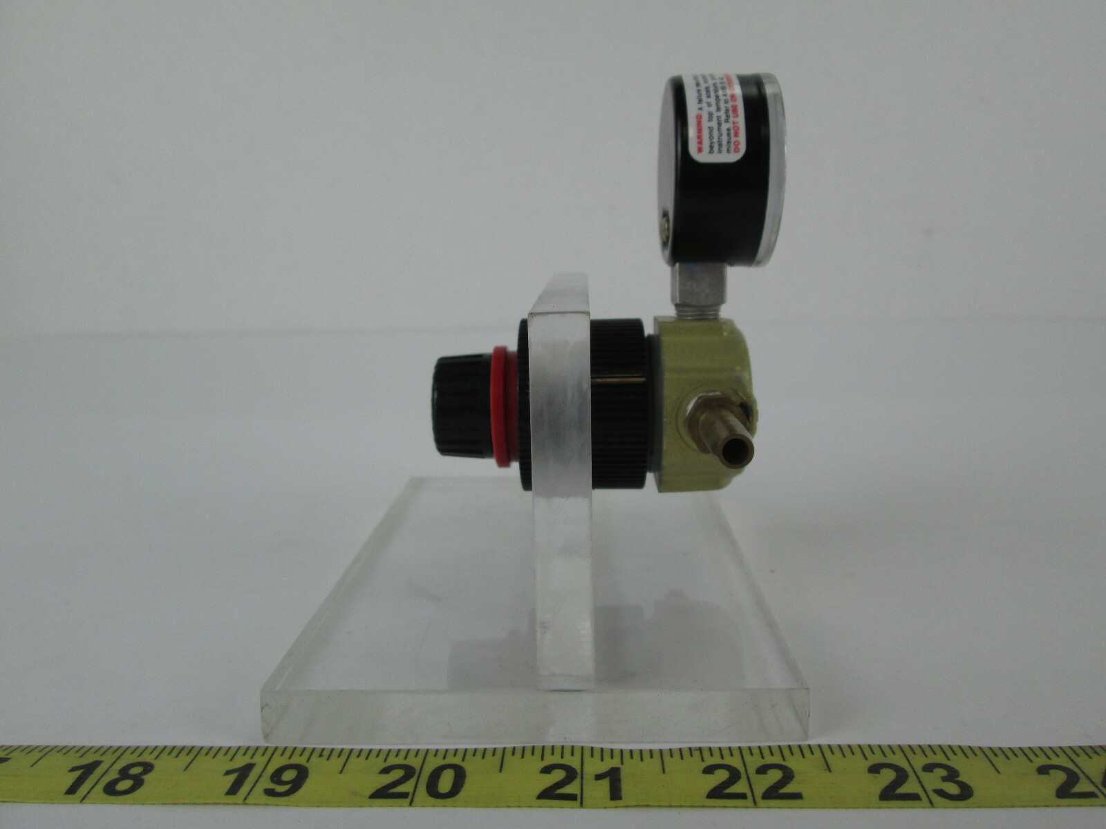 Norgren Regulator R07-100-RNKA with Norgren 0-60 PSI 0-4 bar Gauge SKU A