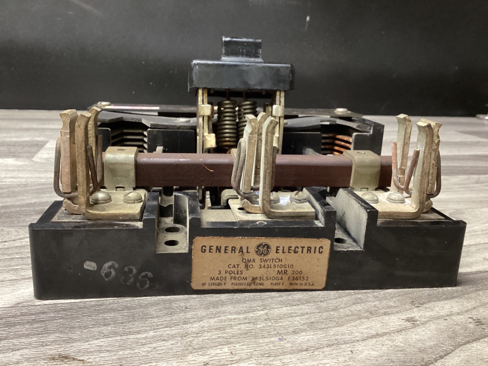 GENERAL ELECTRIC 3-POLE DISCONNECT SWITCH MR-200 343L510G10 #114D129PR5*SI