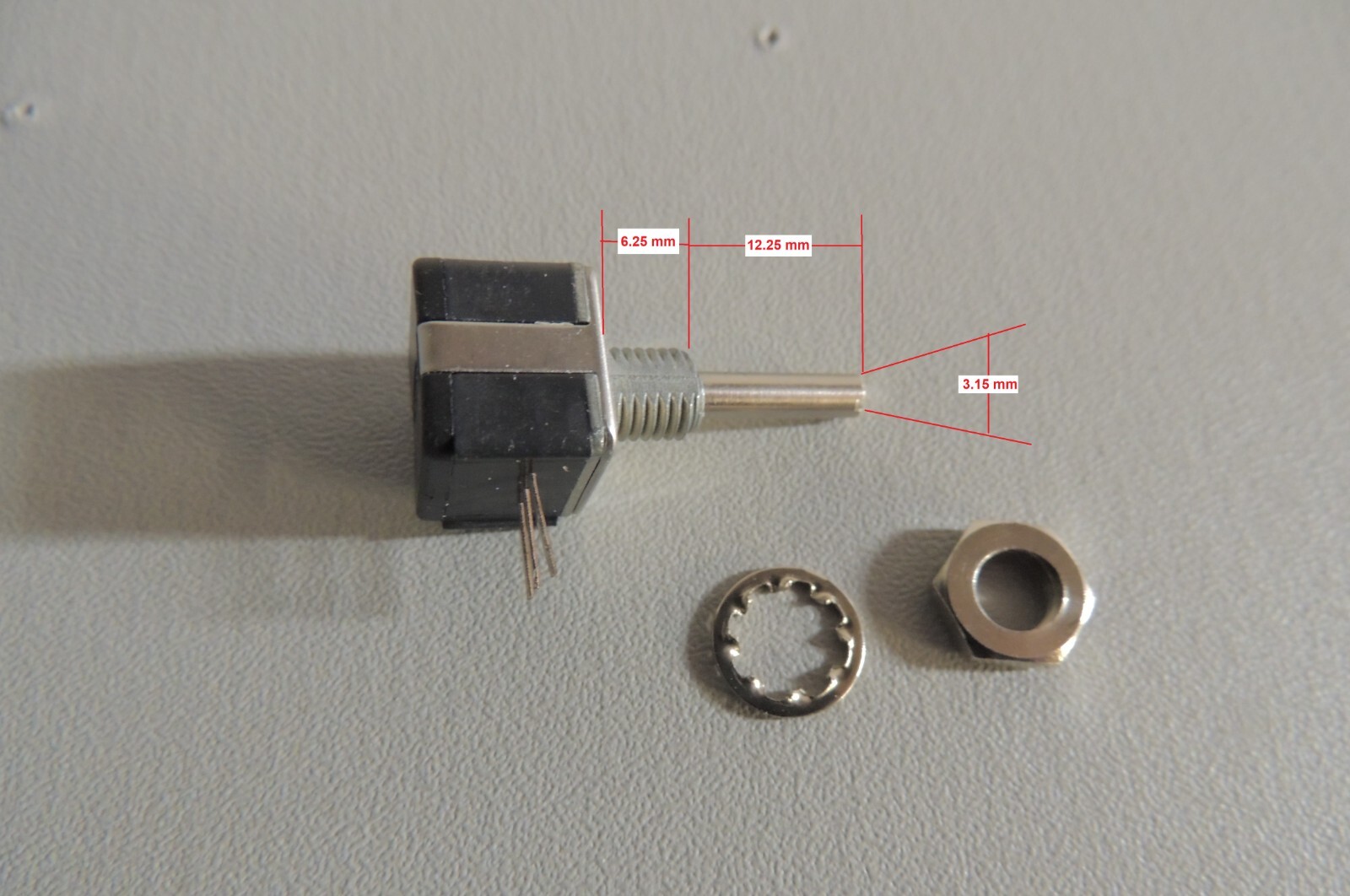 250 Ohm 1 Watt Linear Potentiometer 1/8″dia x 3/4″ Shaft ~ NTE 502-0023