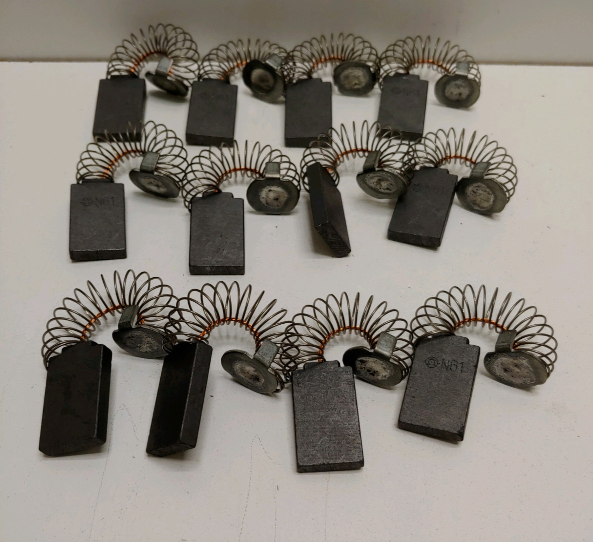 LOT OF 12 NEW OLD STOCK! HELWIG 1.125″ X .625″ X .187″ CARBON BRUSHES 10-186231