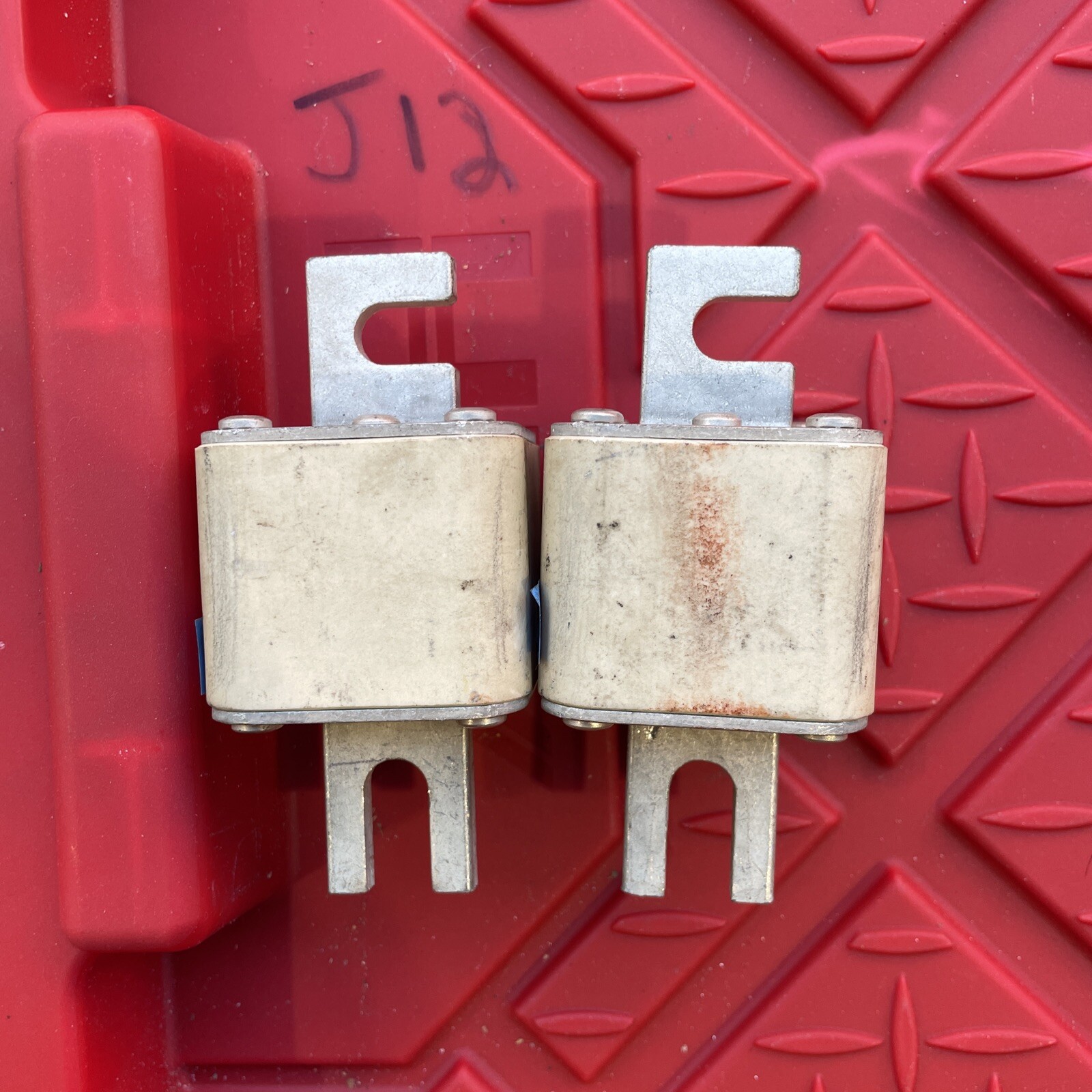 (2) Eaton Bussmann 170M4016 17OM4016 630A 690V Fuse