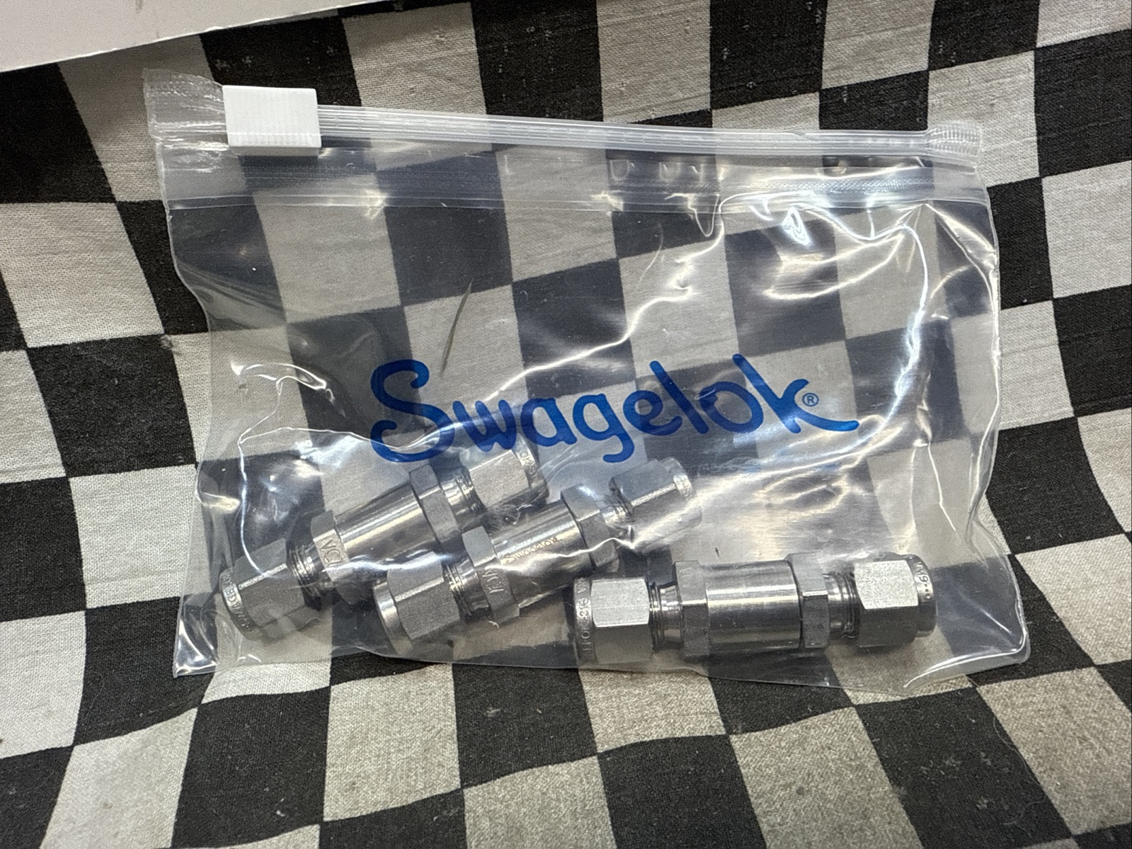 SWAGELOK SS-4C-10, SS4C10, Check Valve 1/4″, 10 PSI, SHIPSAMEDAY #1373A19