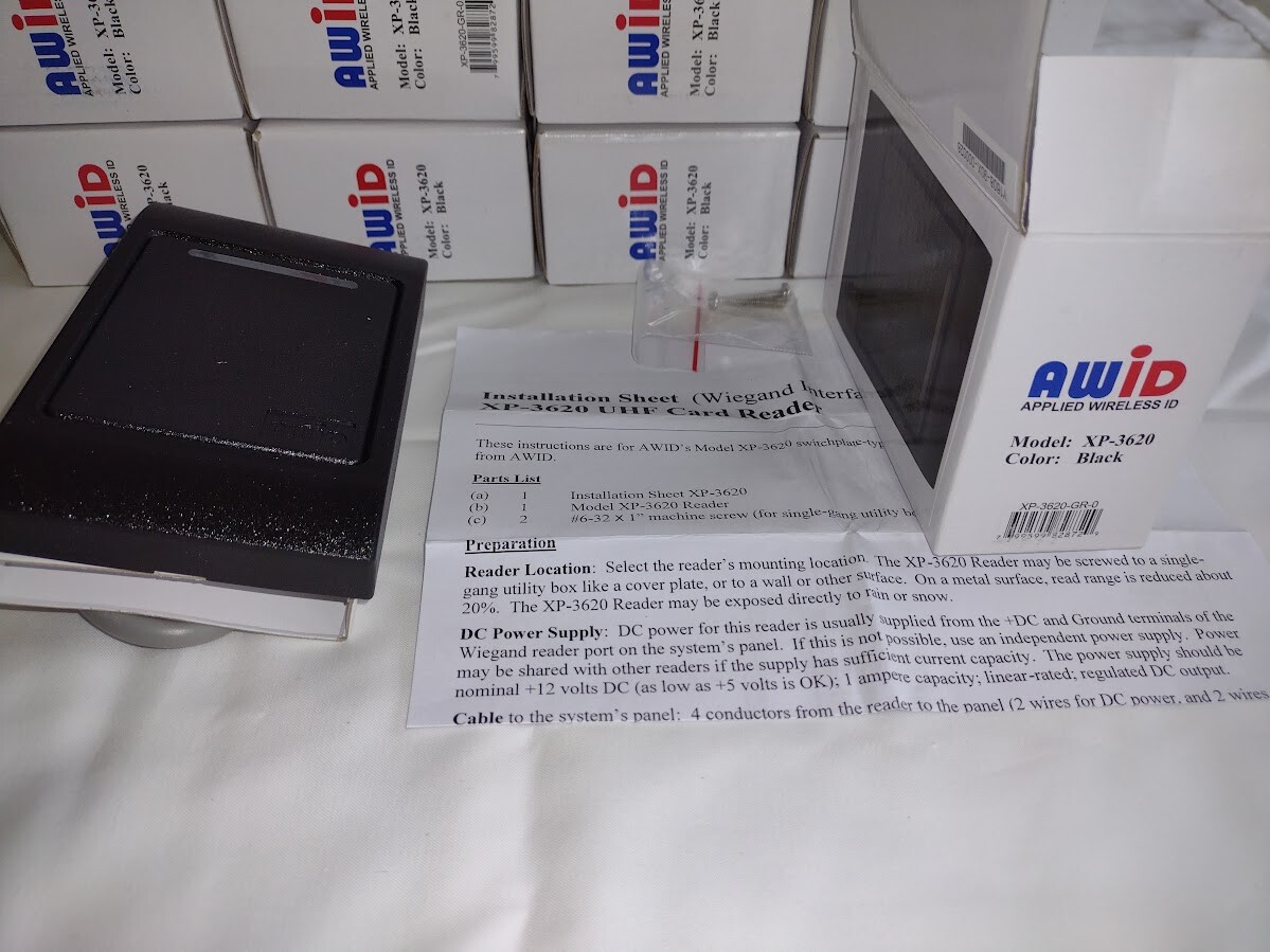 1x AWID XP-3620 UHF Wiegand Reader