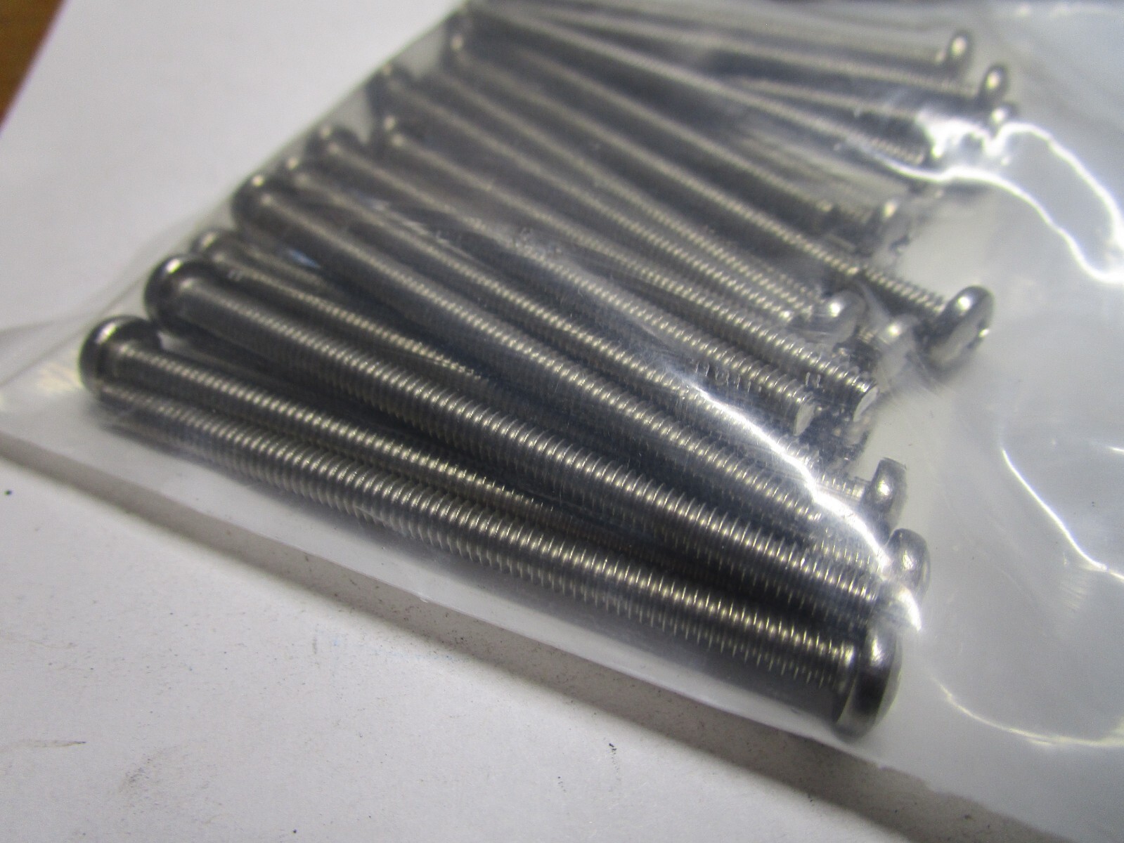 #8-32 x 2-1/2″ Phillips Pan Head Grade 18-8 Stainless Steel Machine Screw QTY 50