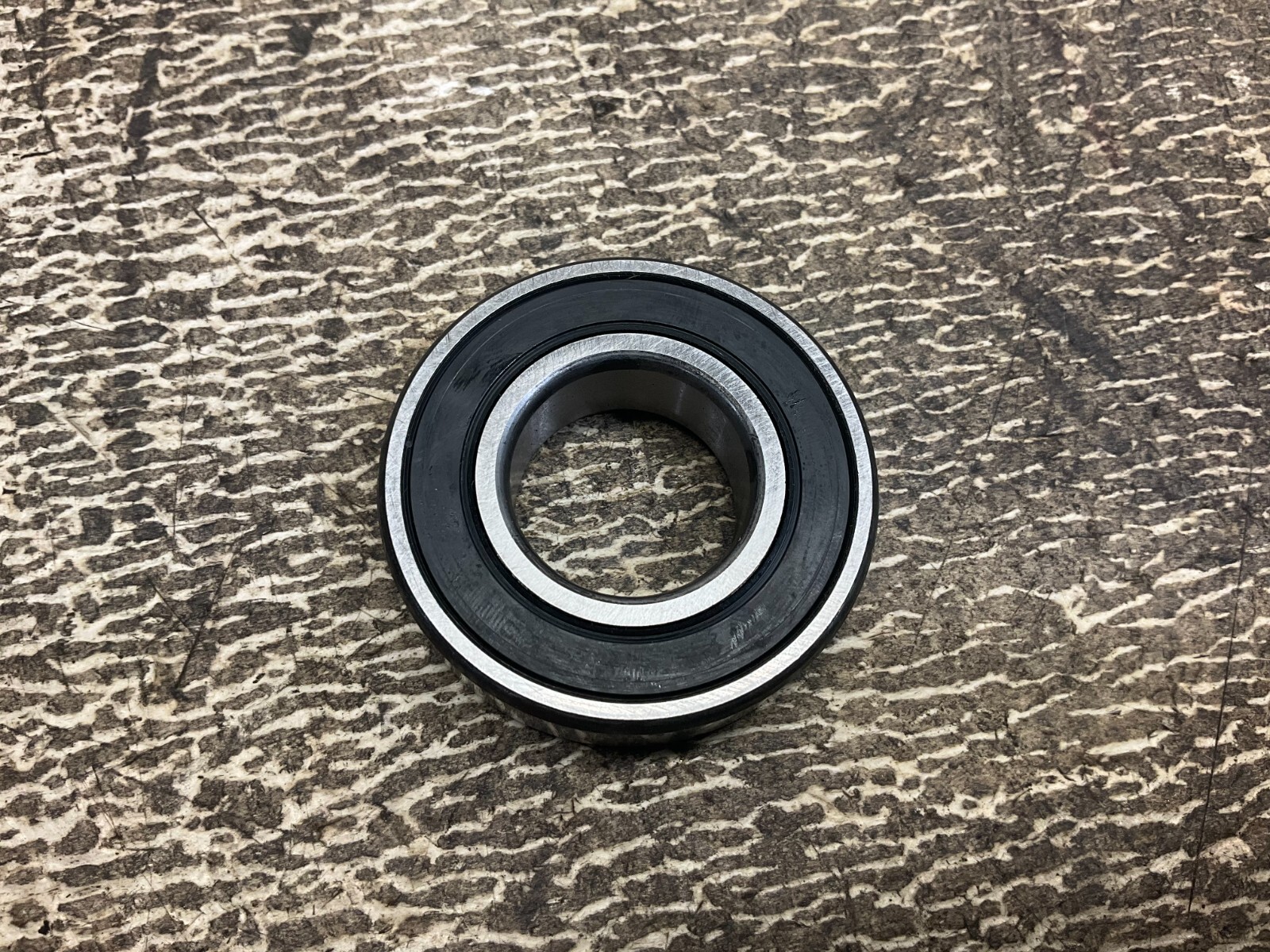 SKF 6205-2RSH/C3GJN Roller Bearing 62052RSHC3GJN New (TSC)