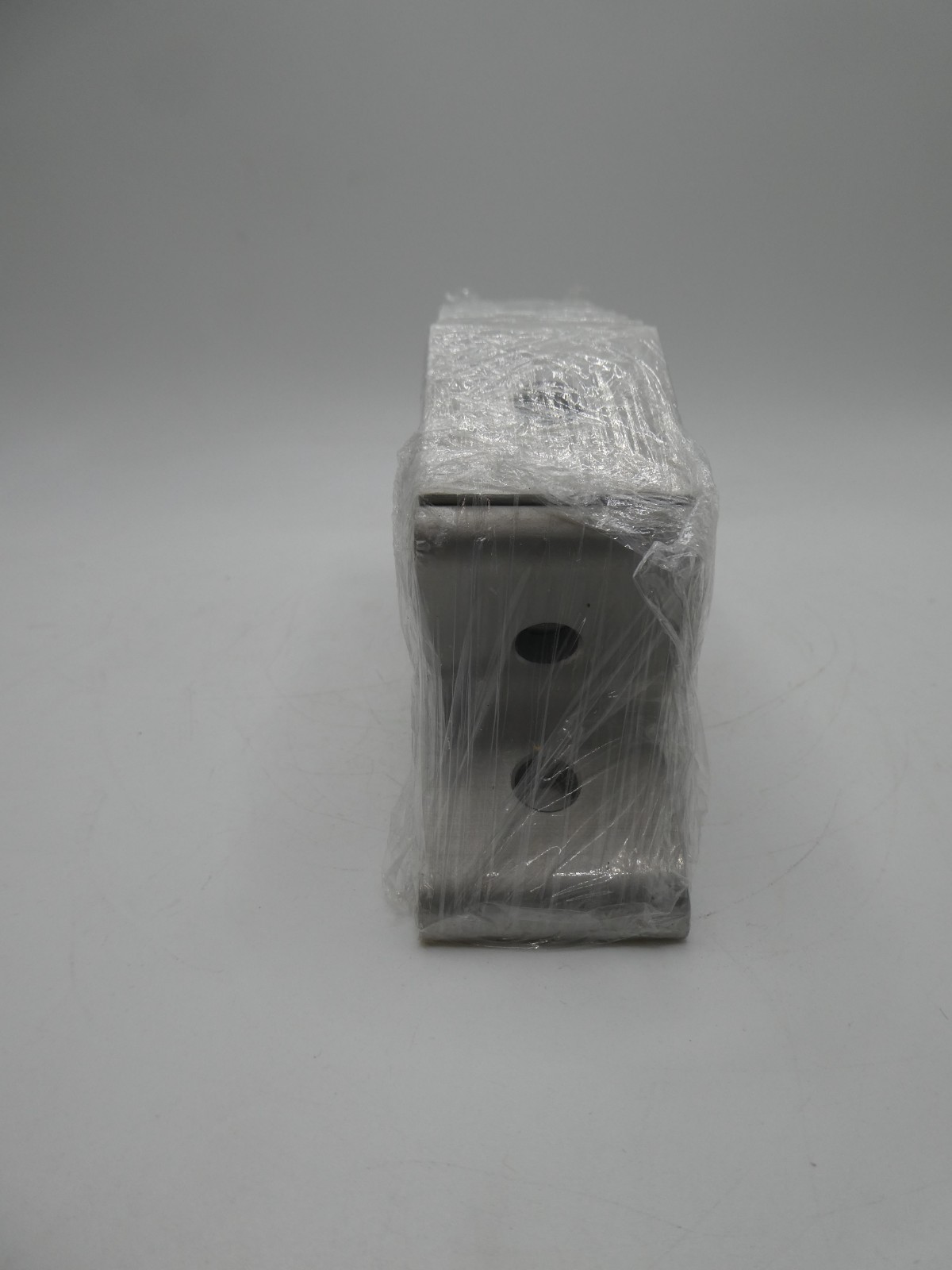 80/20 Part No: 4302 2 Hole – Inside Corner Bracket “Lot of 15”