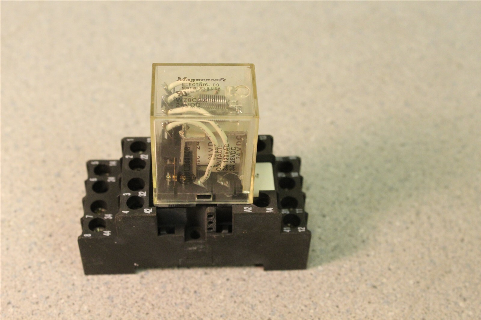 Allen Bradley 700-HN 103 Series B Relay Socket with Relay *FREE SHIPPING*