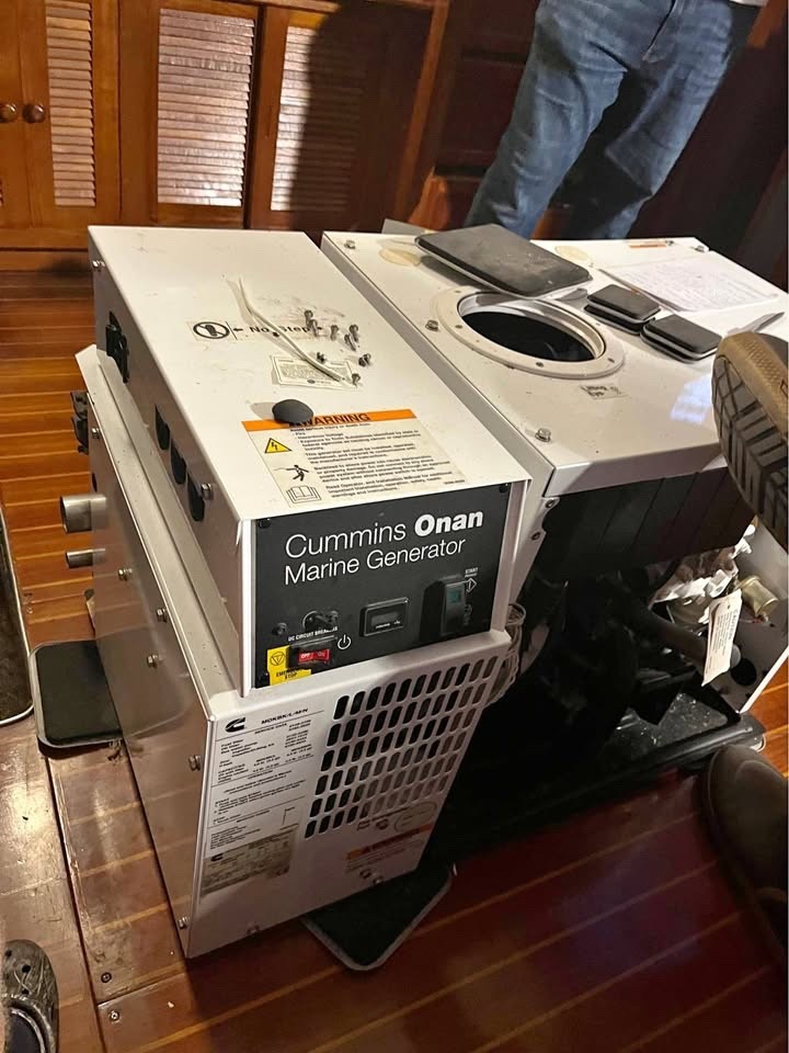 Onan 9MDKBL-5174F , 9 kw Marine Diesel Generator 60 Hz 120/240v 90 day warranty