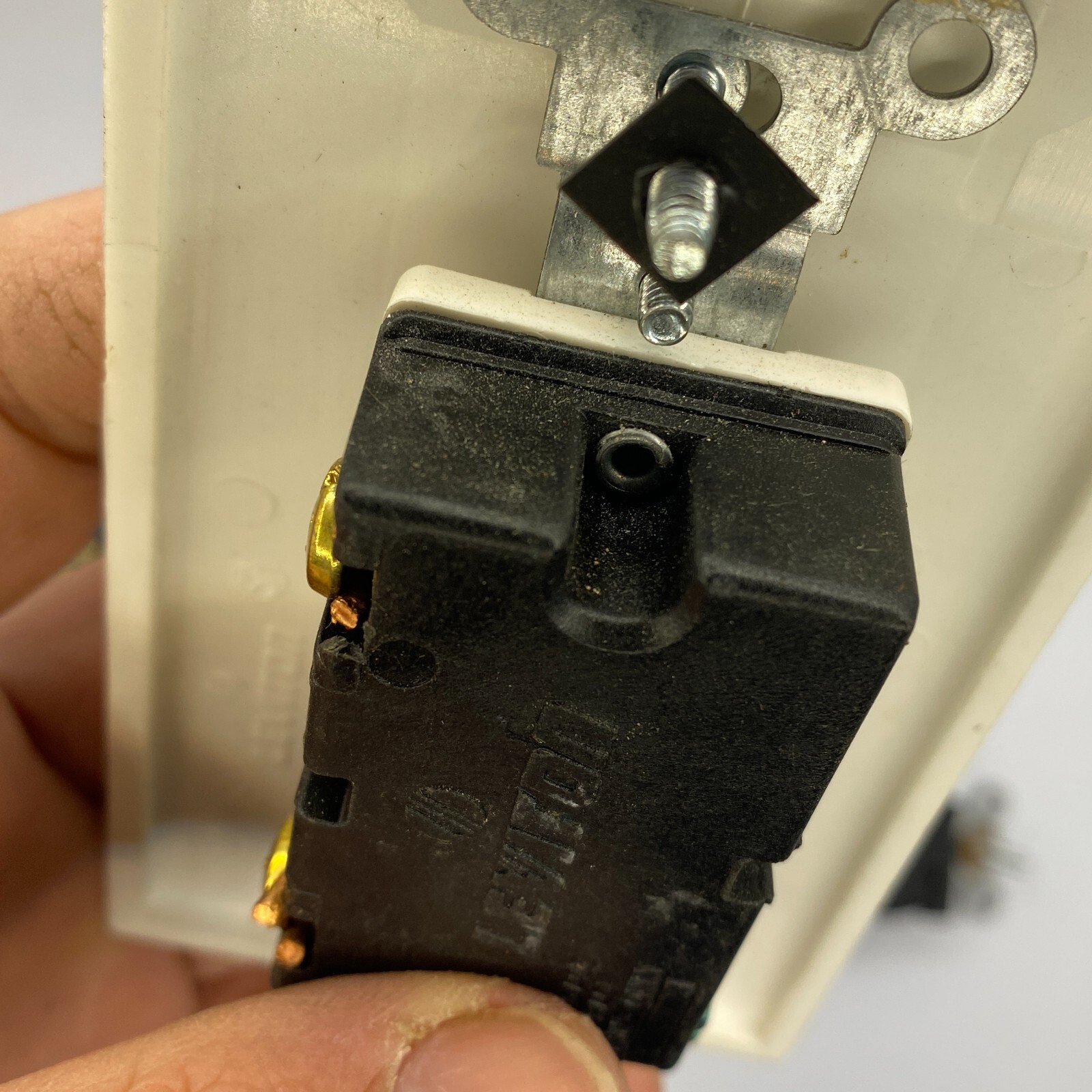 Mixed Leviton(2) Toggle Light Switch 15A-120V,Switch Leviton, Eagle(2)LOT OF 5🔔