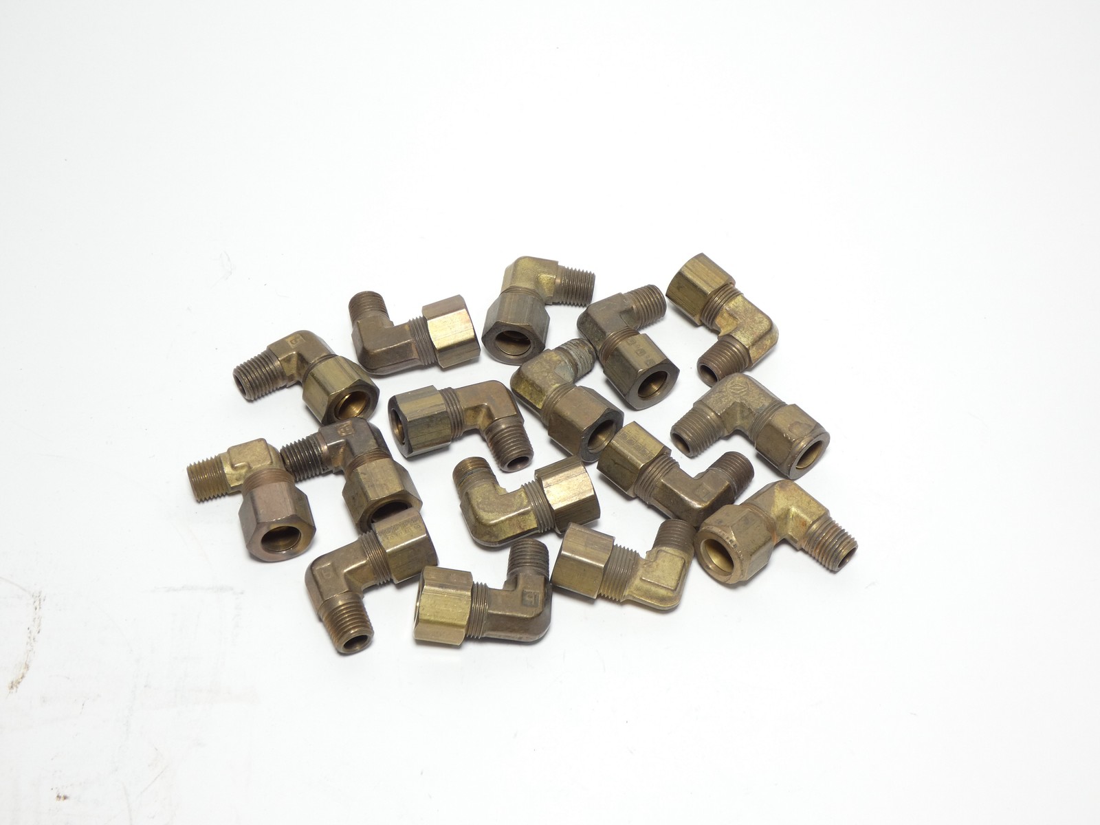 *Lot of 16* Parker Compression Brass Fitting 1/2″ Tube 90° Male Elbow