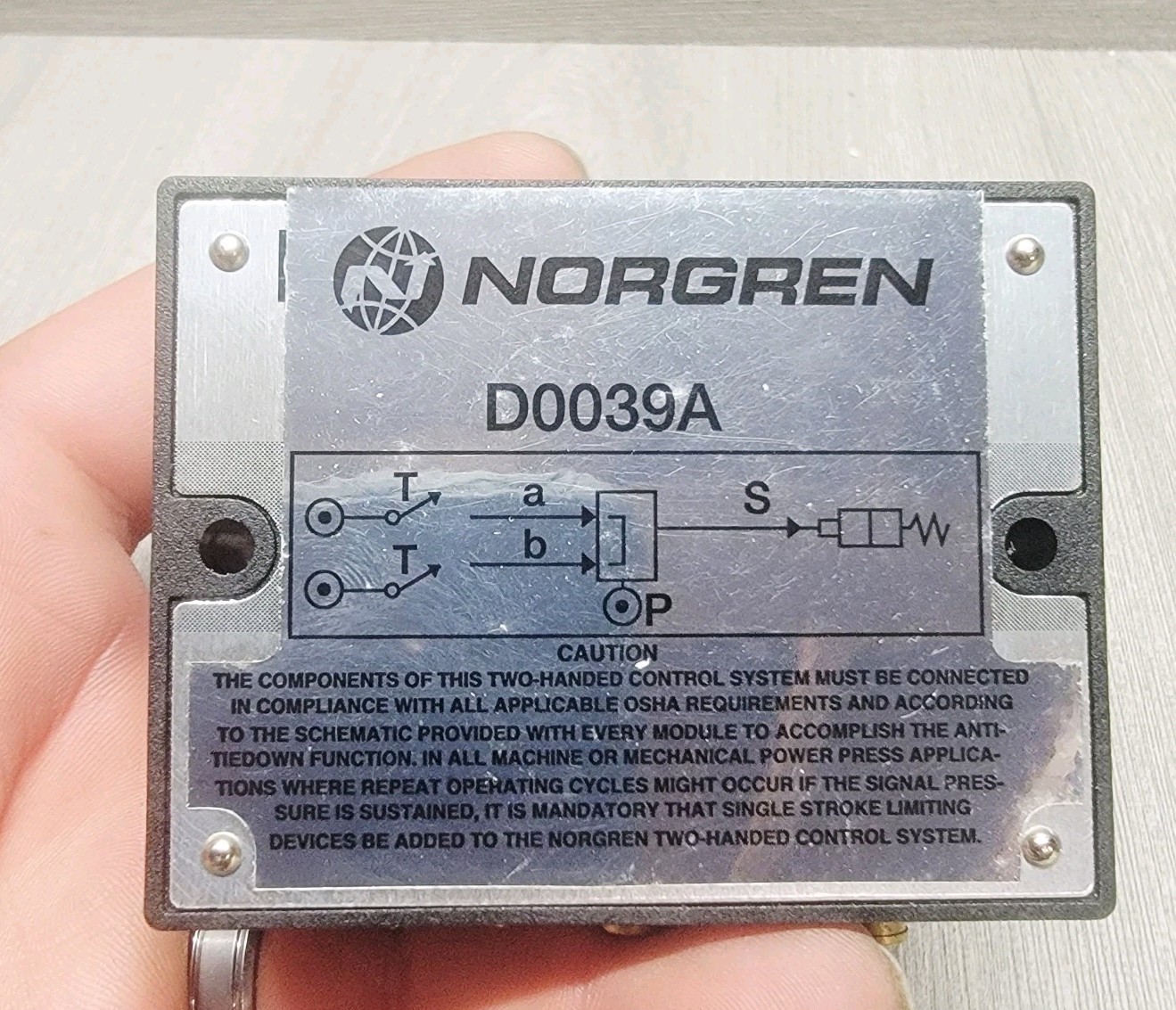 Norgren DO039A Two-Hand Pneumatic Switch Control Module