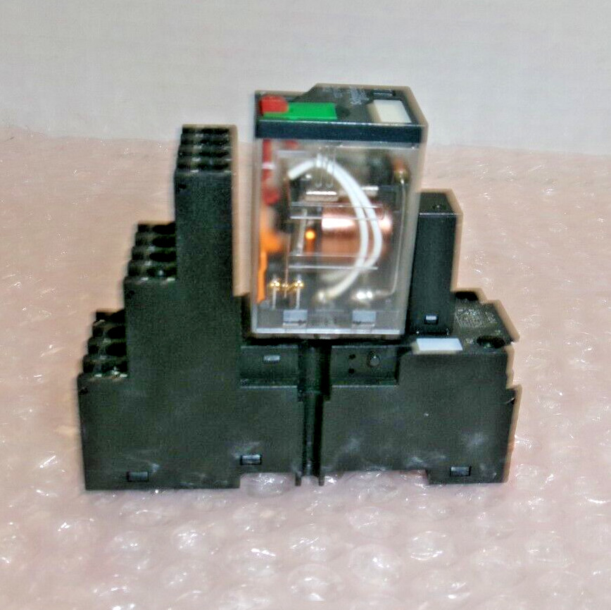 SCHNEIDER ELECTRIC RXM4AB2F7 RELAY 120VAC W/ RXZE2S114M RELAY SOCKET