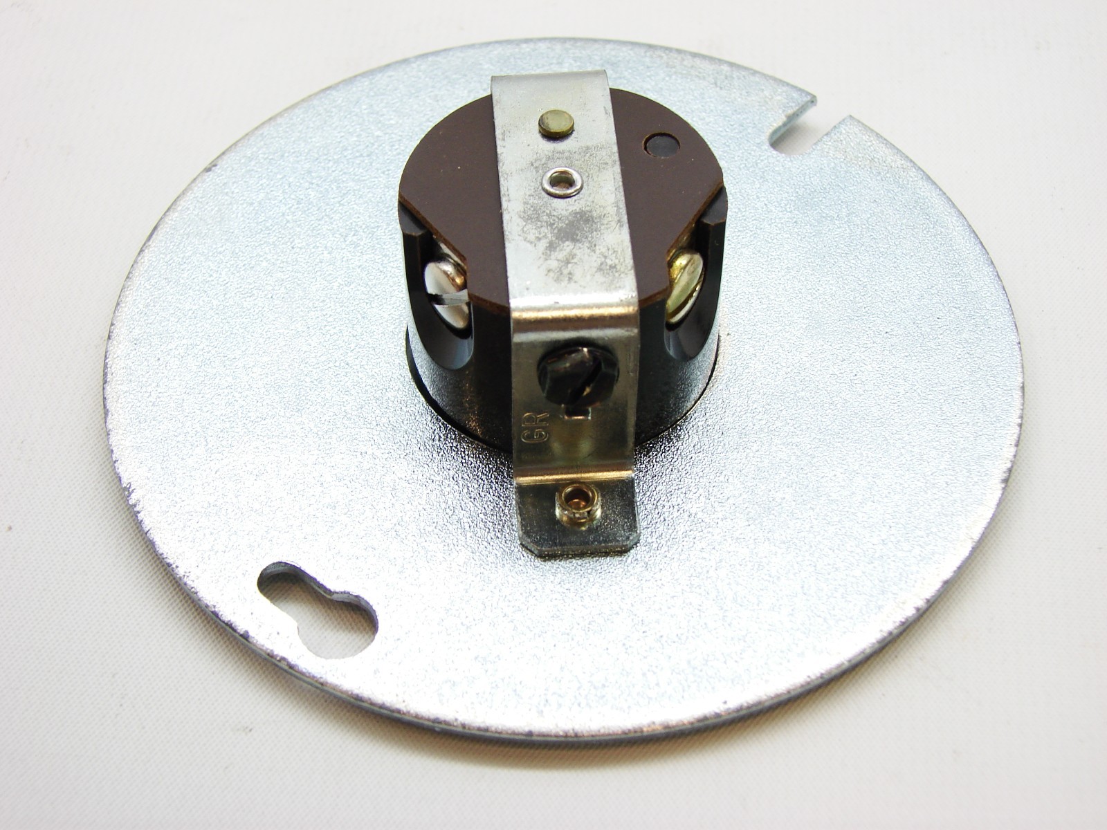 Box Of 5 Arrow Hart 4711 NEMA L5-15R Locking Outlet On 4″ Metal Round Cover b99