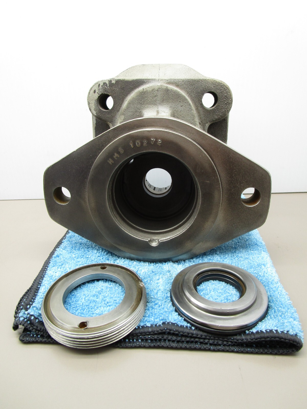 LYNCH Hydraulic Pump Tapered Bearing Front Cover Housing 2-Bolt Flange UA-1686-3