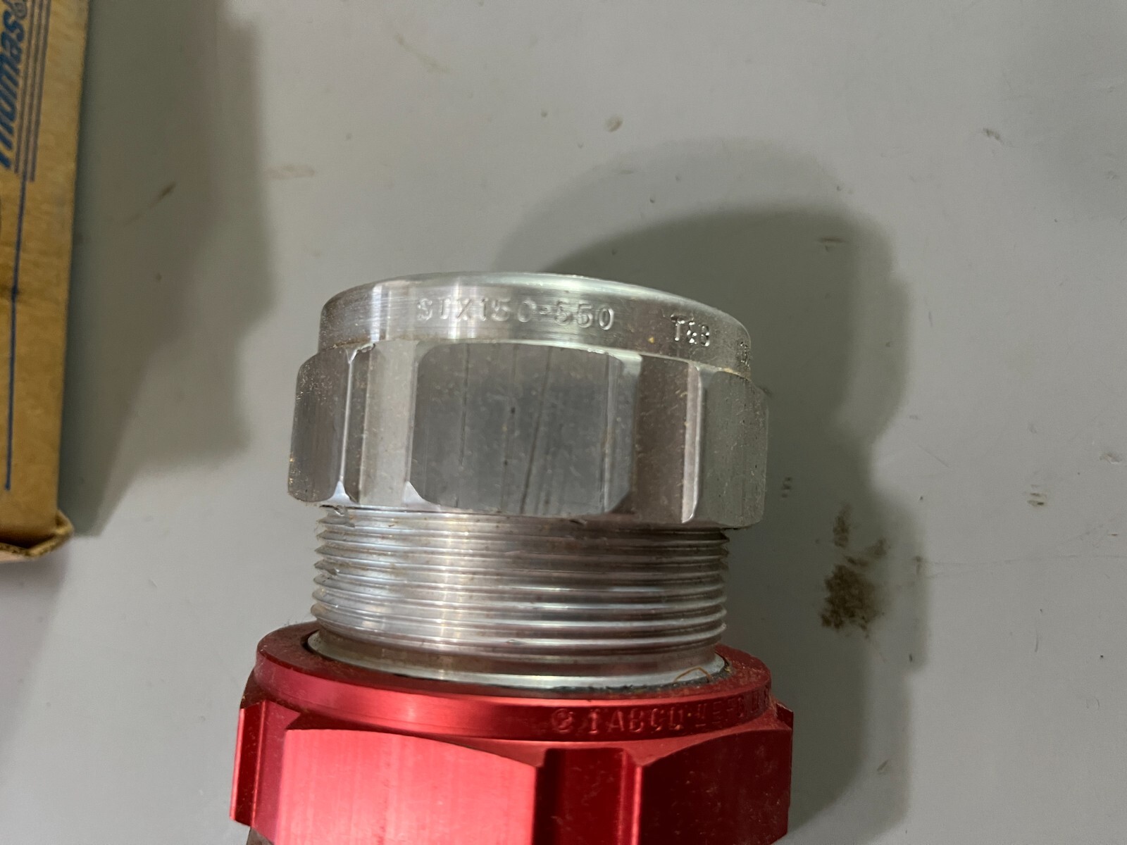 T&B Fittings, 1 1/2″ Jacketed Armoured Cable Fitting w/Integral Seal, STX150-550