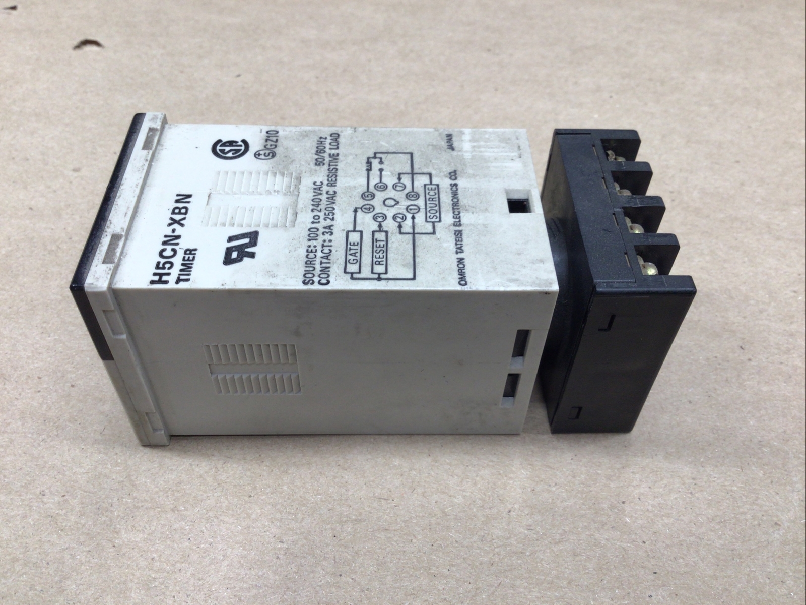 Omron H5CN-XBN Timer WITH OMRON P36-08 BASE #20I55